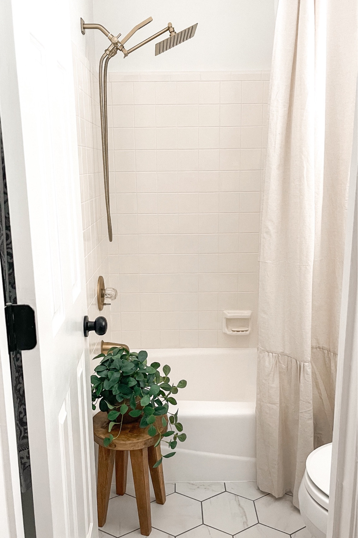 I updated my bathroom hardware recently and of my favorite additions was this dual rain shower head. It comes in six finishes and is on sale 20% off today. 




#bathroomdecor #bathroominspiration #bathroomupdate #bathroomupgrade #showerhead #bathroomhardware #amazonhome #amazonhomefinds 

#LTKSummerSales #LTKHome #LTKSaleAlert