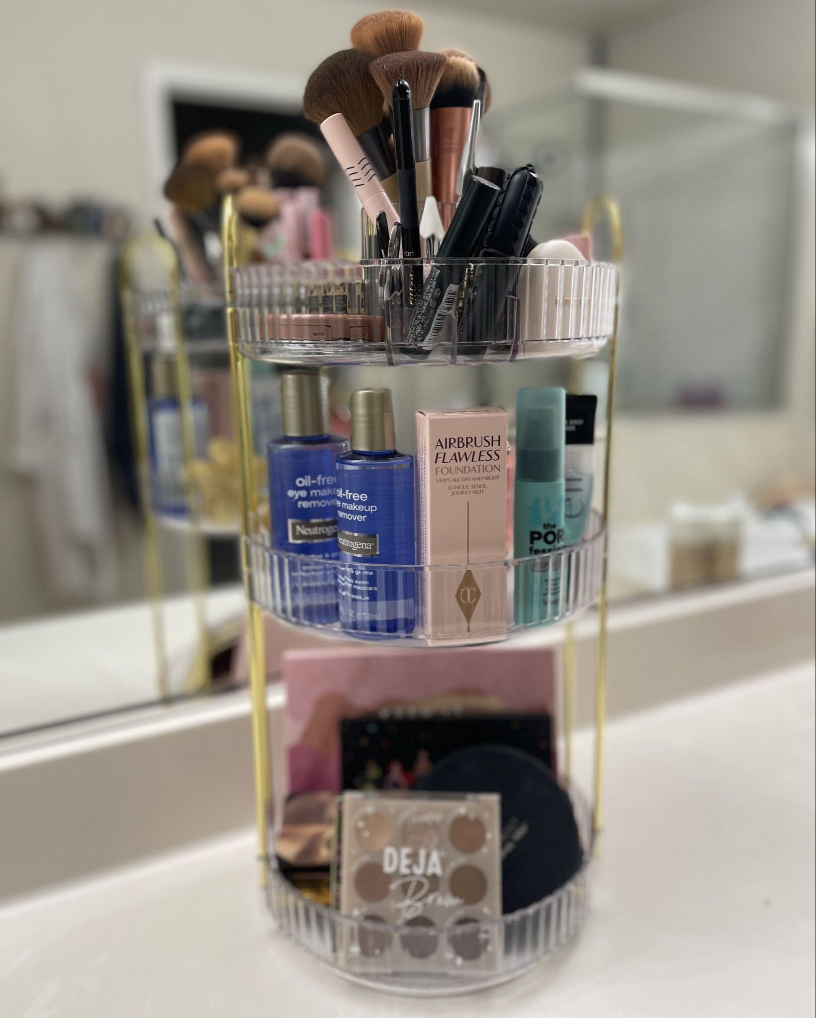 the BEST makeup organizer ever .. and it’s under $30!!! 
I am so impressed with my latest #amazon purchase. It’s a lazy susan type makeup organizer that holds literally everything! 

#amazonfinds #makeuporganizer #makeup #storage #homegoods #home

#LTKbeauty #LTKfindsunder50
