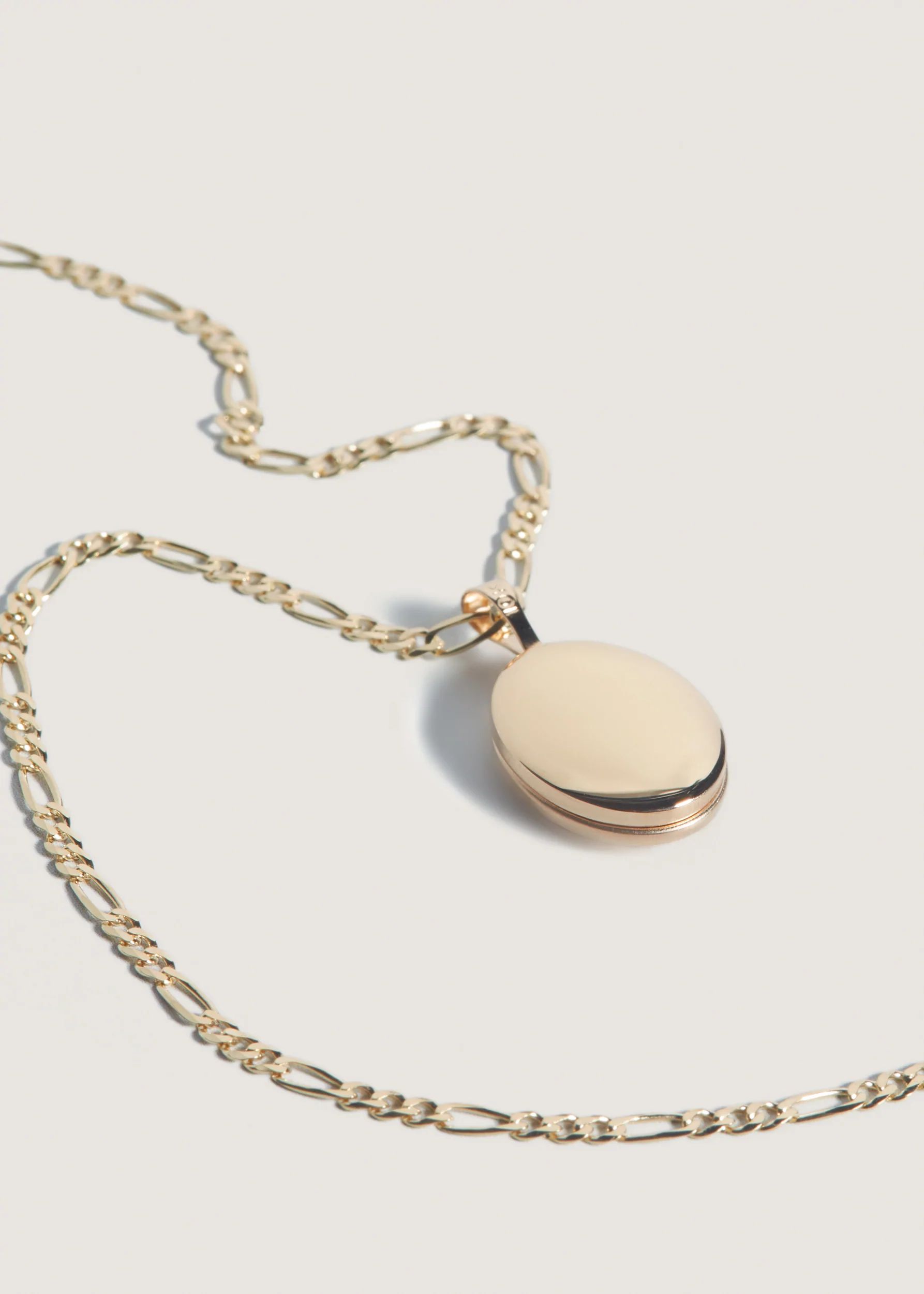 Maison Oval Locket Necklace I - Kinn | Kinn