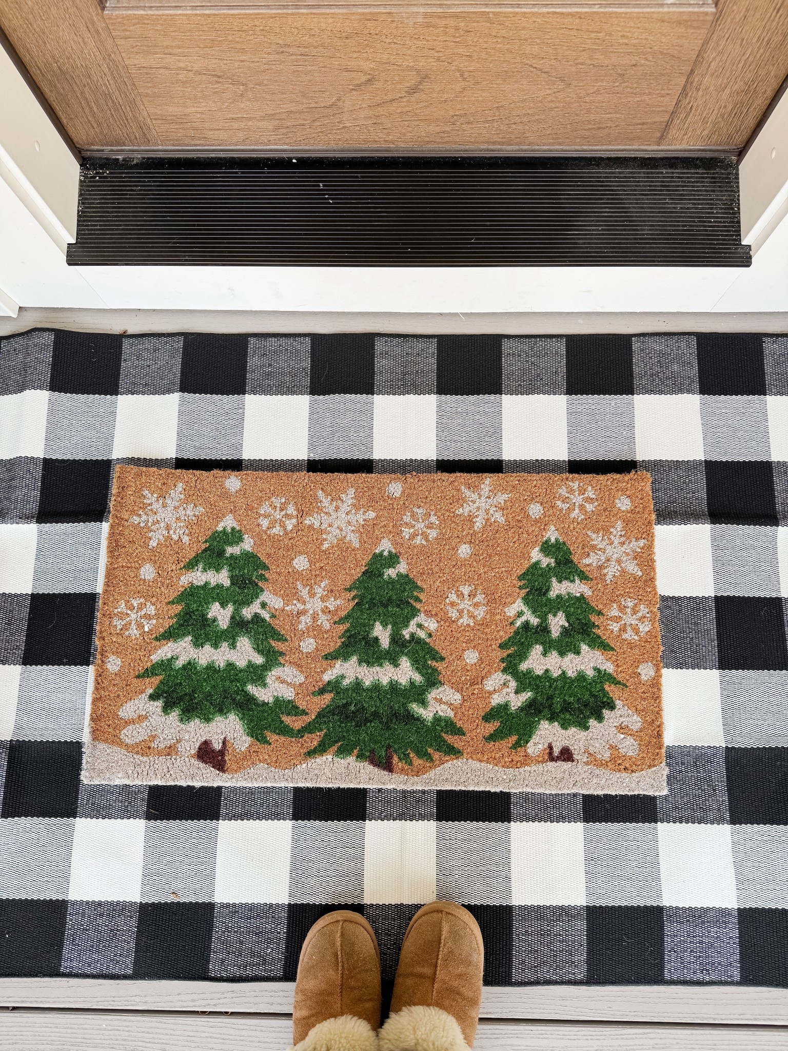 Christmas Front Porch Inspo

holiday front porch  seasonal decor  home decor  home finds  cozy front porch  Christmas wreath  twinkle trees  trending Christmas decor 

#LTKFindsUnder50 #LTKHoliday #LTKHome