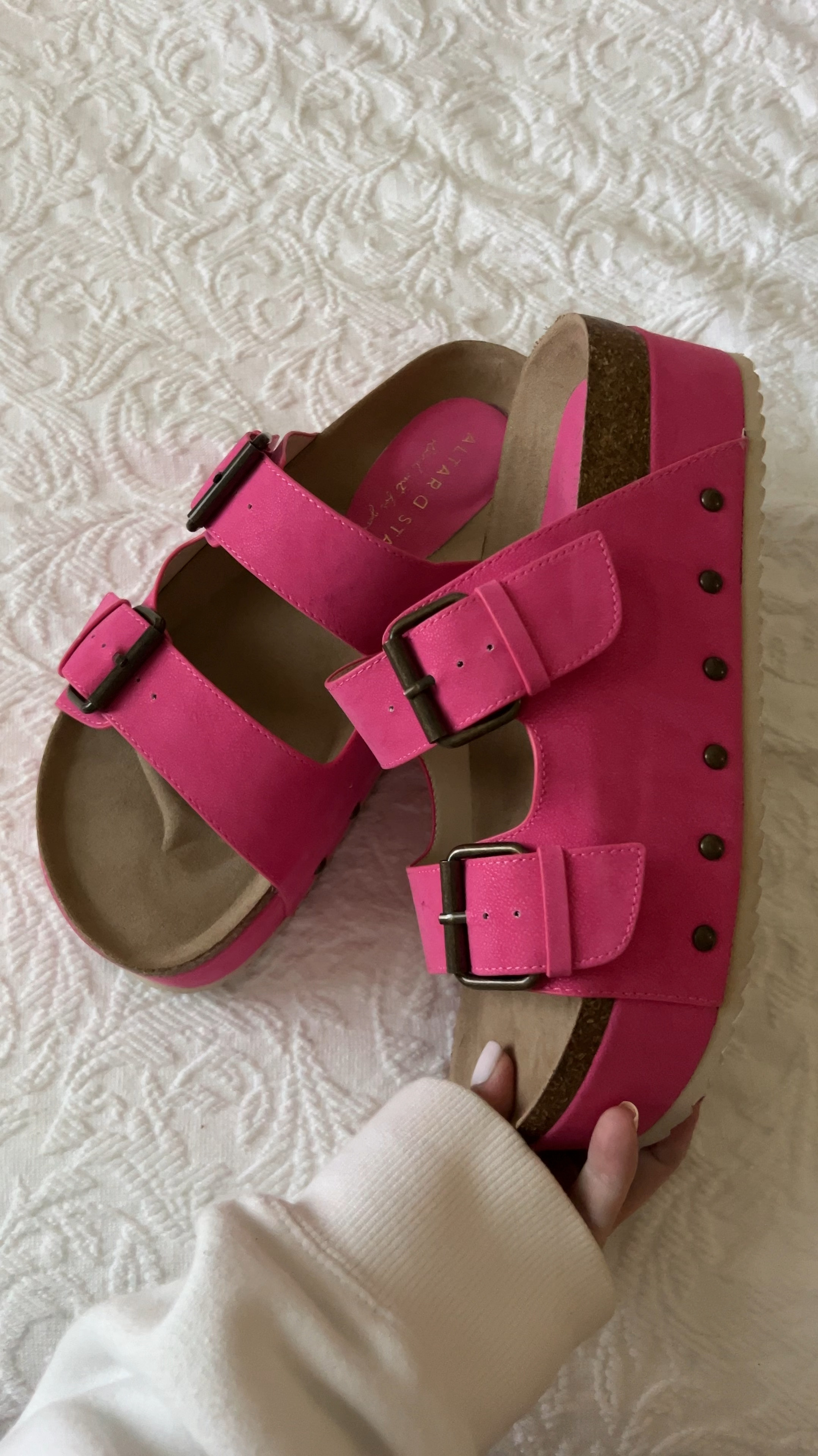 SO many colors in these platform sandals!

#LTKFindsUnder100 #LTKShoeCrush