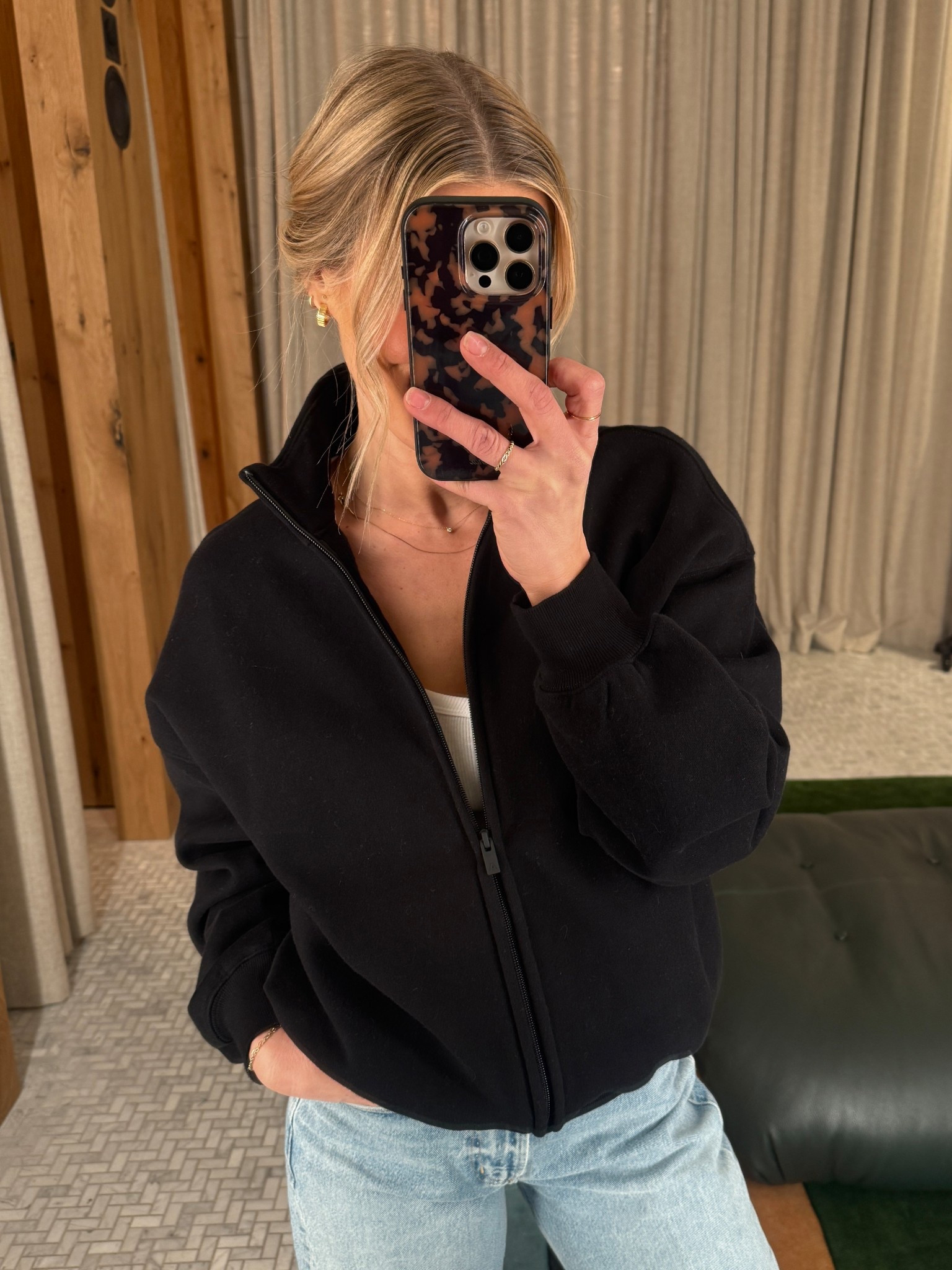 Wearing XS tank, small fleece jacket, 24 jeans 

#LTKgrwm #LTKOver40 #LTKootd