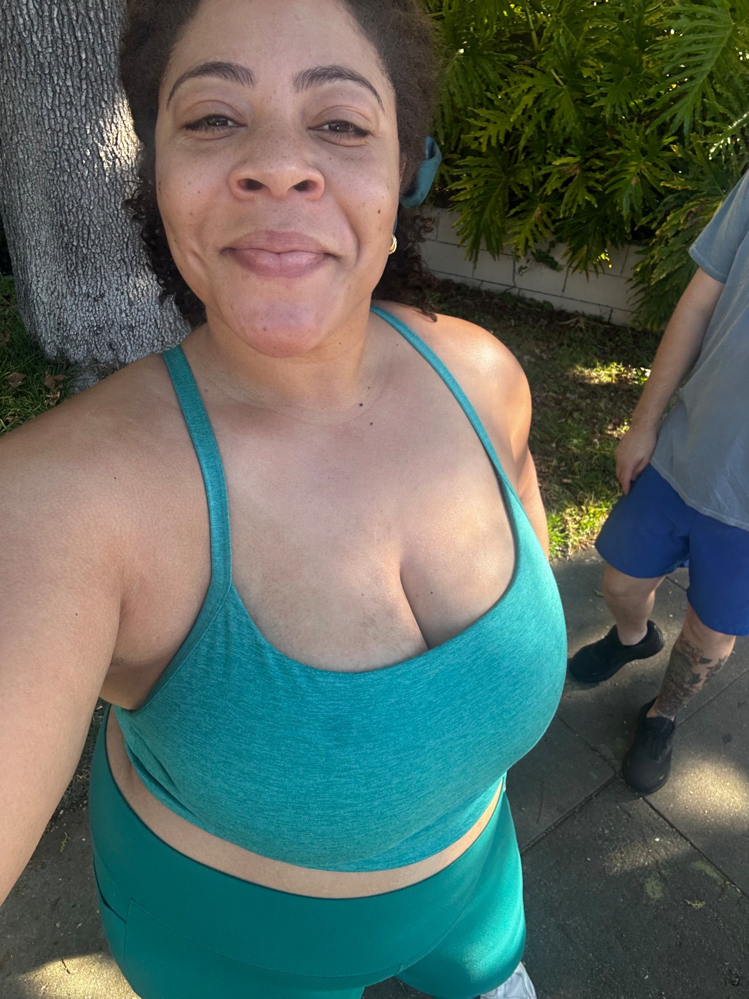 Exact bra is oldnavy and linked! Great for walks but not anything else active wise. Favorite flared leggings Athleta always! The straight leg is great too!

2x in both items 

#LTKSaleAlert #LTKActive #LTKPlusSize