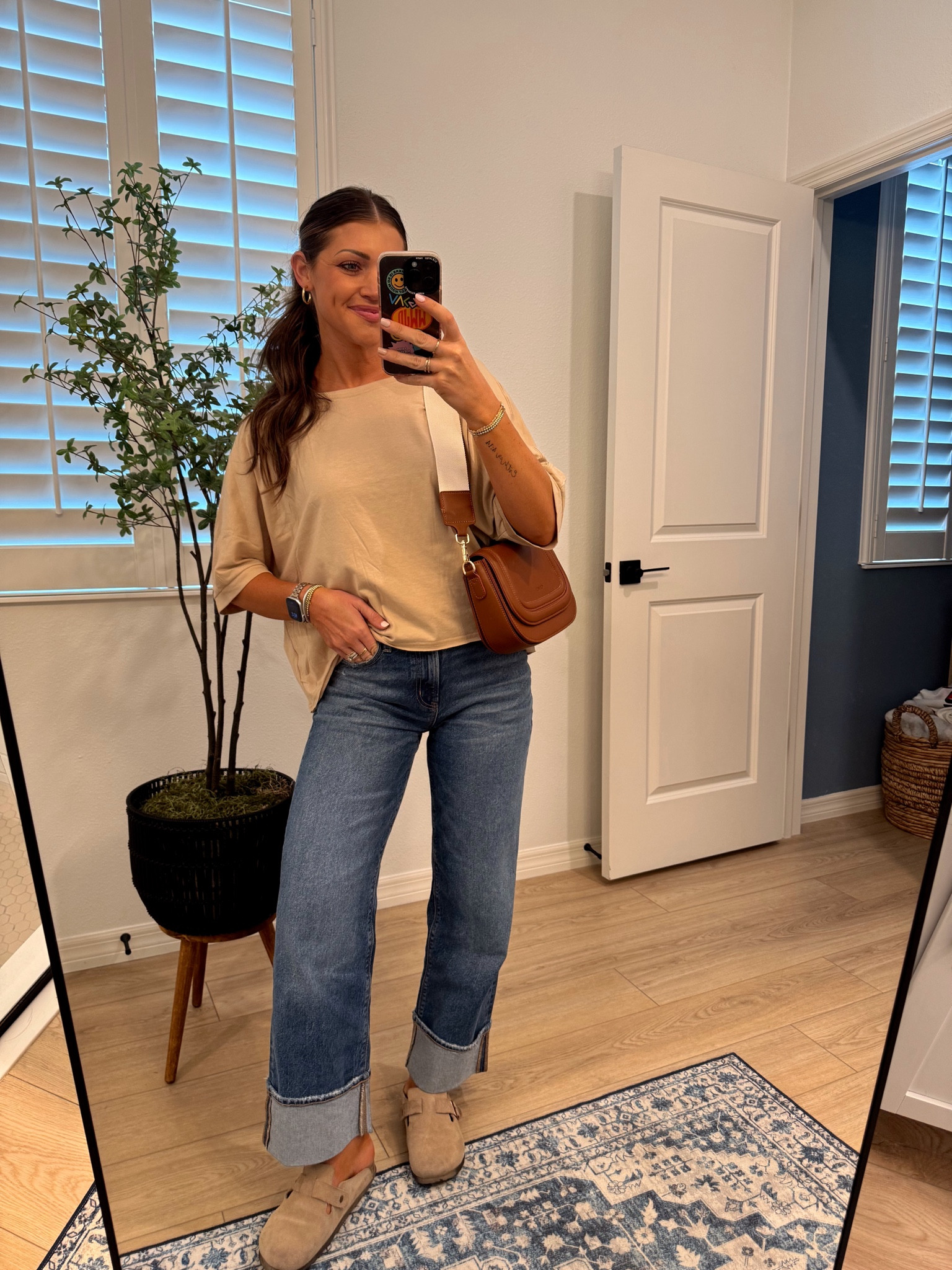 LOVE THIS AMAZON TEE!!!! My casual mom fit for the girls gymnastics tonight. 0 SHORT jeans. // small tee 