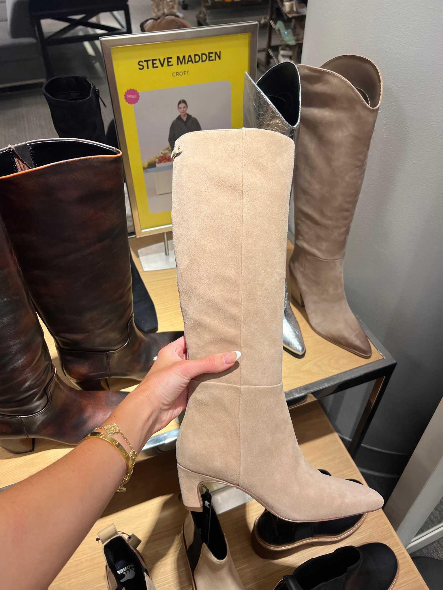 I love the low kitten heel on these boots from the Nordstrom sale! 

#LTKSaleAlert #LTKShoeCrush #LTKxNSale