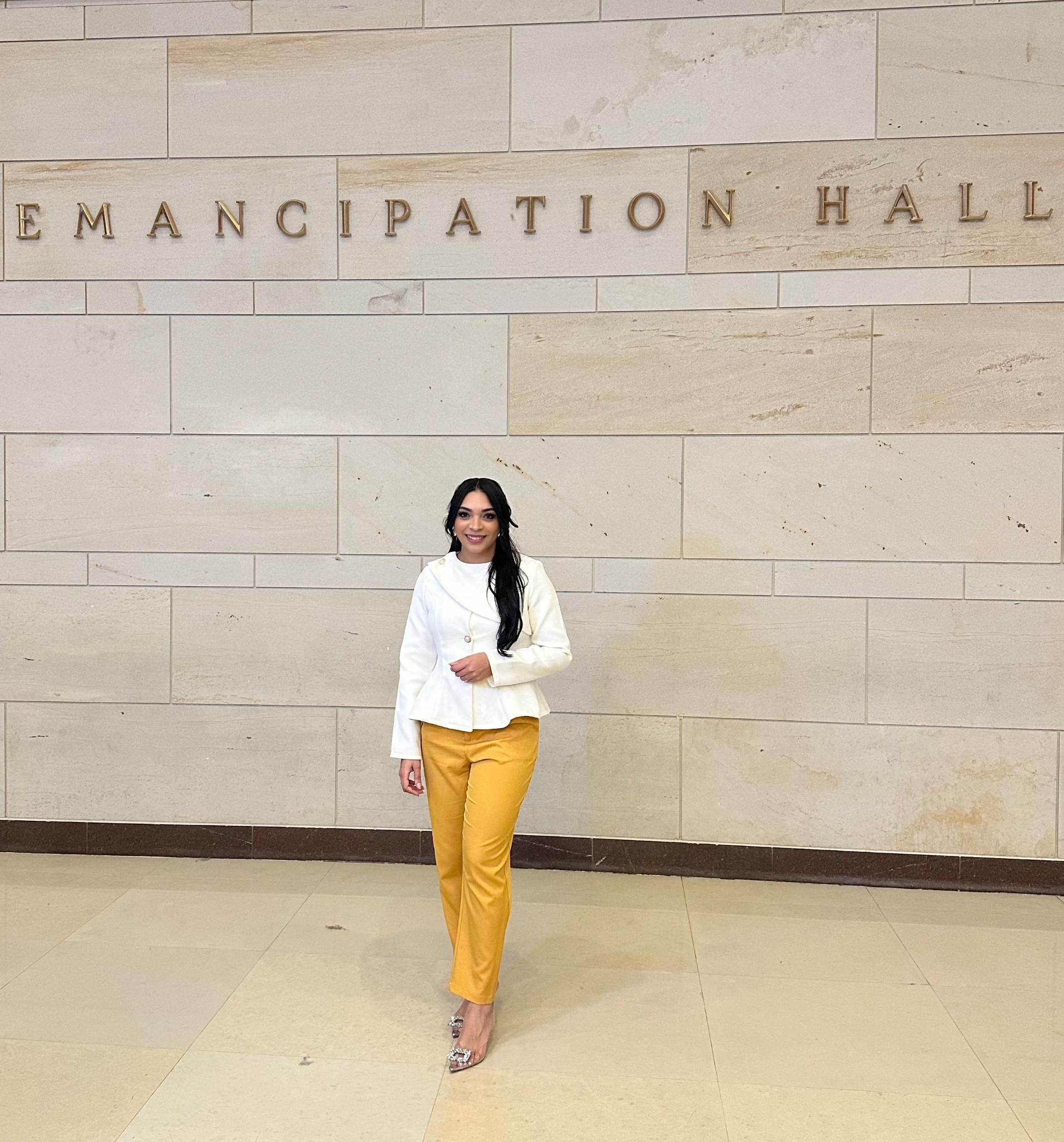 Congress elegant look

This look helps you look stunning while also being comfortable.


#CongressStyle #BusinessChic #BossBabe #ExecutiveLook #ProfessionalStyle #WorkwearInspo #SophisticatedStyle