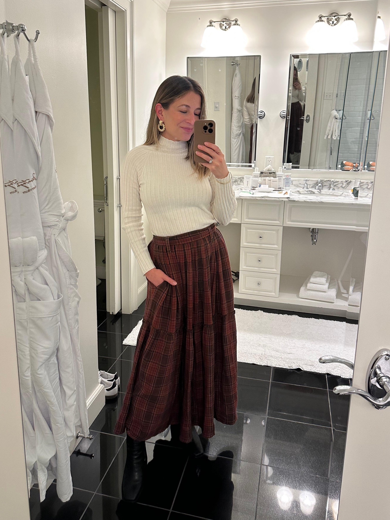 I got this beautiful skirt on sale! Sadly, I think is out of stock, so I'm linking a few similar options I found. 
-
Winter outfit. Bootsies. Maxi skirt. Ootd. What I wear

#LTKBeauty #LTKShoeCrush #LTKTravel