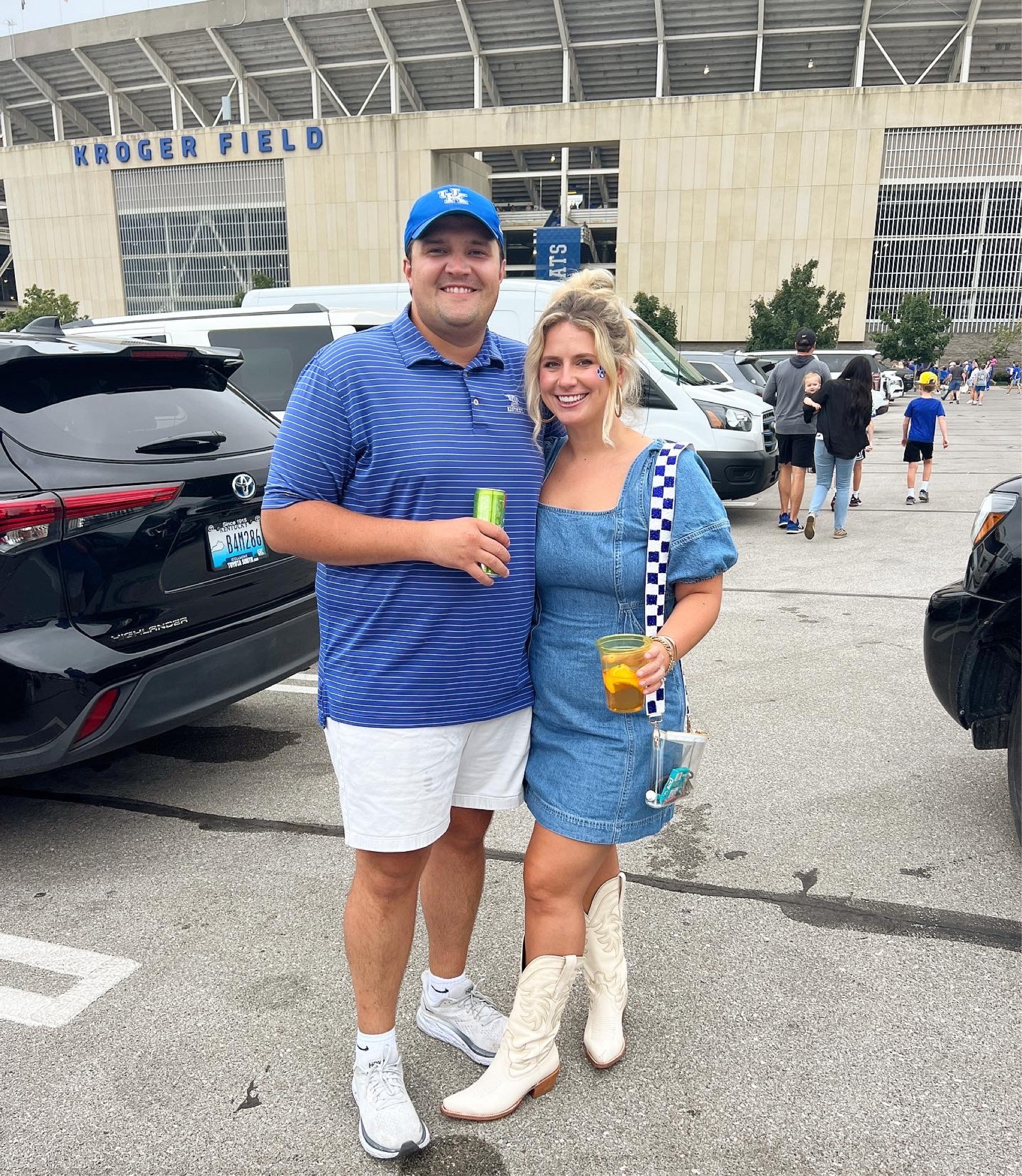 Blue and white game day fit for Kentucky game

#LTKfindsunder100