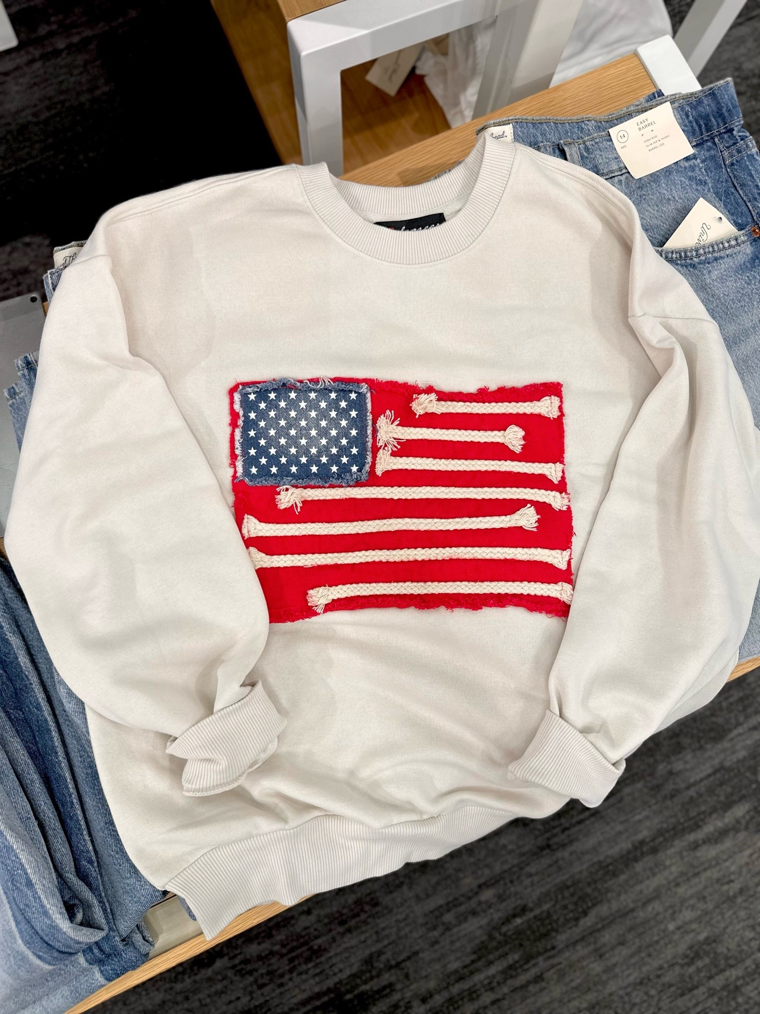 🇺🇸 Flag sweatshirt

#LTKSeasonal #LTKootd #LTKdayinmylife