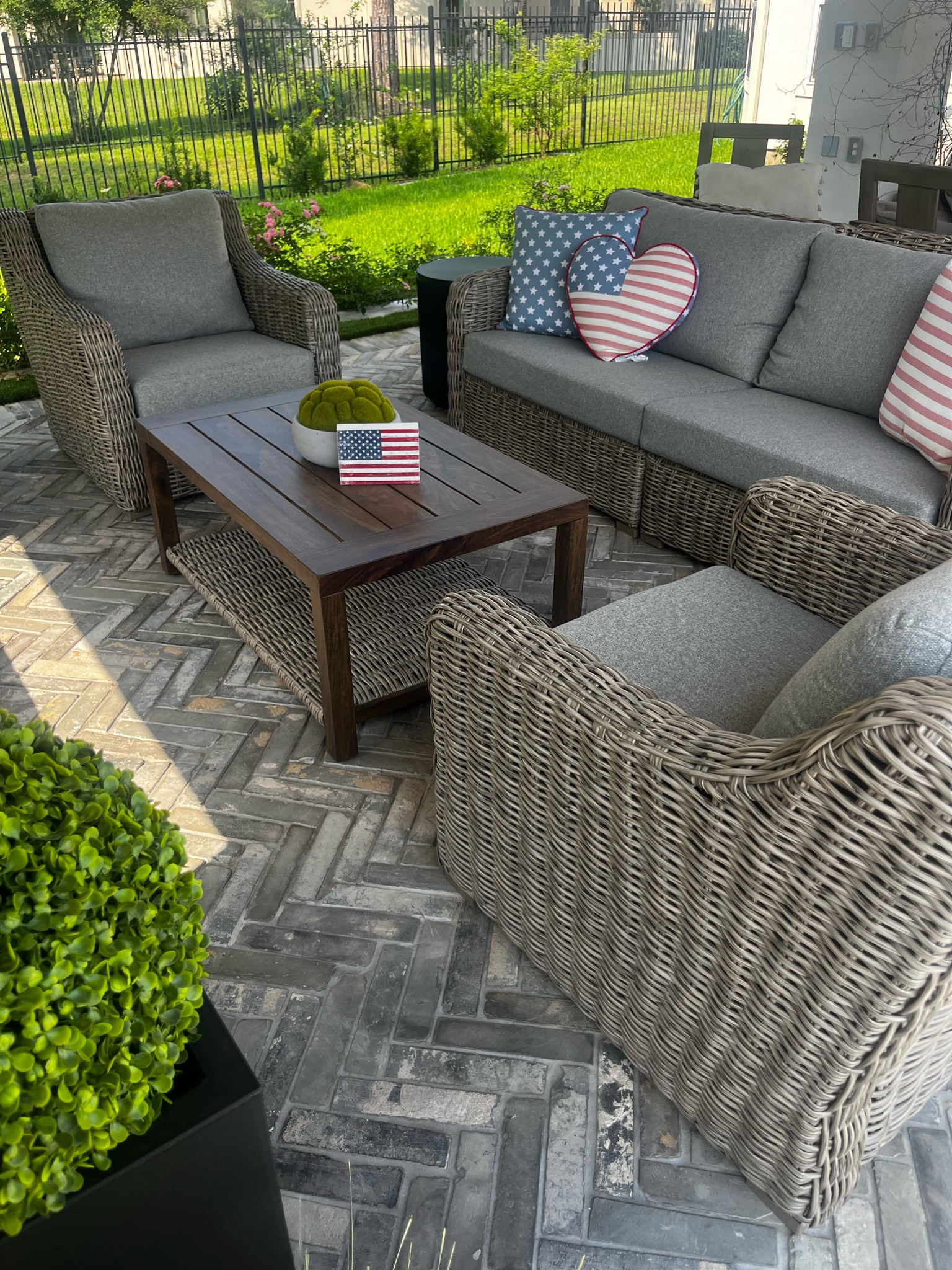 ❤️This patio set has far exceeded my expectations! 💙

#LTKSeasonal #LTKHome