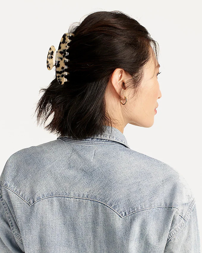 Large claw hair clip in tortoise | J. Crew US