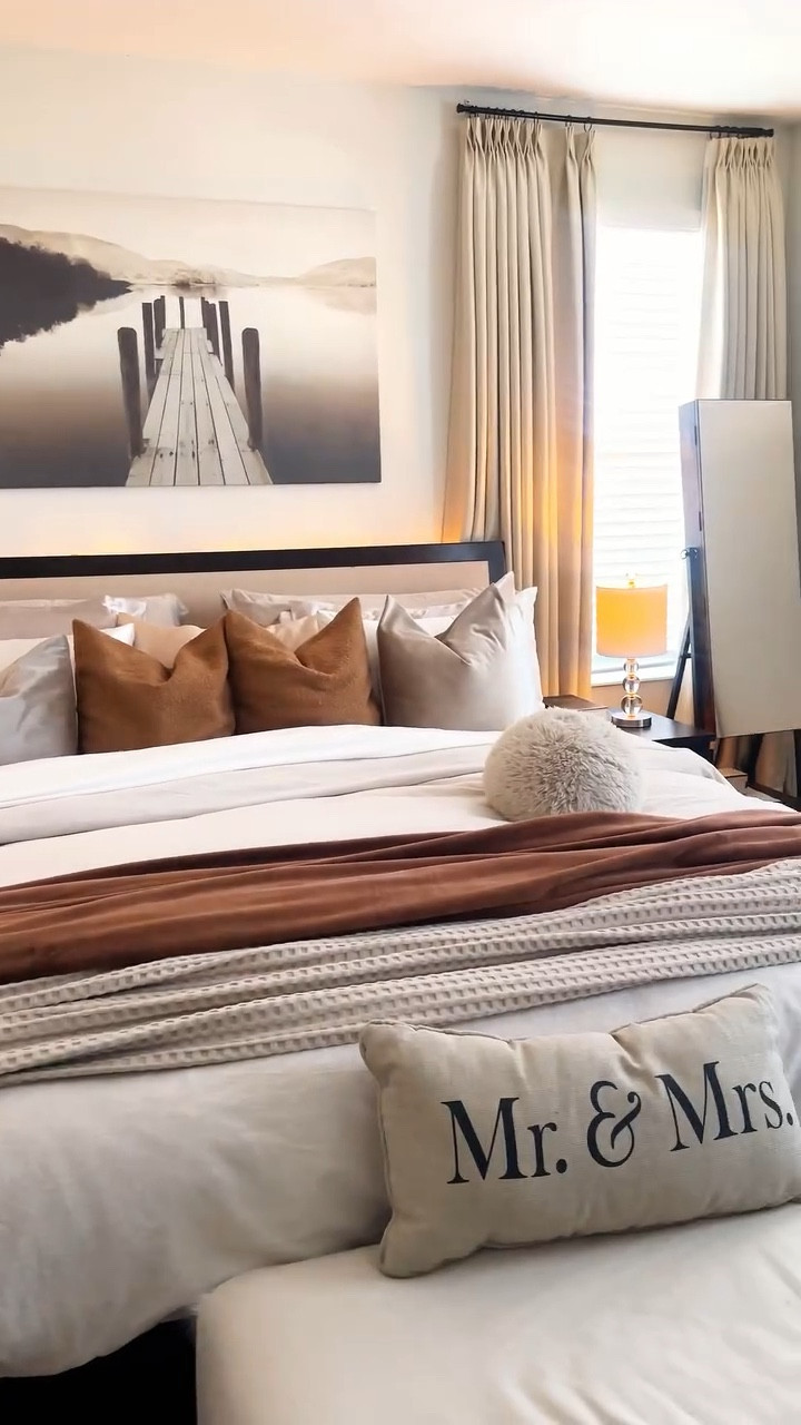 Making my bed extra cozy is my favorite reset 🤍
I always layer my throw blankets at the foot of the bed, fluff the duvet until it feels like a cloud, and keep everything soft, neutral, and calm.

This simple bedding routine instantly makes the room feel elevated, cozy, and hotel-like — without doing too much.

💬 Comment SHOP and I’ll send you my favorite cozy throw blankets straight to your DM.
✨ Follow @camilaestrella.lifestyle for more cozy, elevated home finds.

#cozyhome #beddinginspo #bedroomaesthetic
#neutraldecor #cozyvibes

cozy bedding, cloud bed, fluffy duvet, cozy bedroom ideas, neutral bedroom decor, soft bedding aesthetic, layered bedding, hotel style bed, minimalist bedroom, warm home vibes, aesthetic bedding, cozy home reset

#LTKValentine #LTKHome #LTKdayinmylife