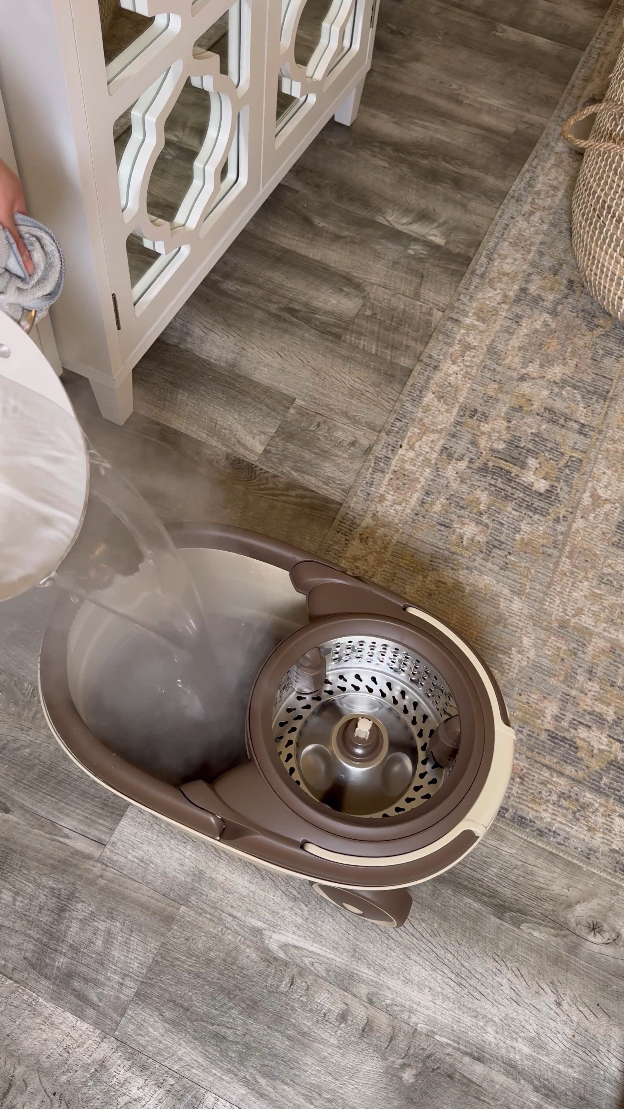 Shop my aesthetic spin mop 


