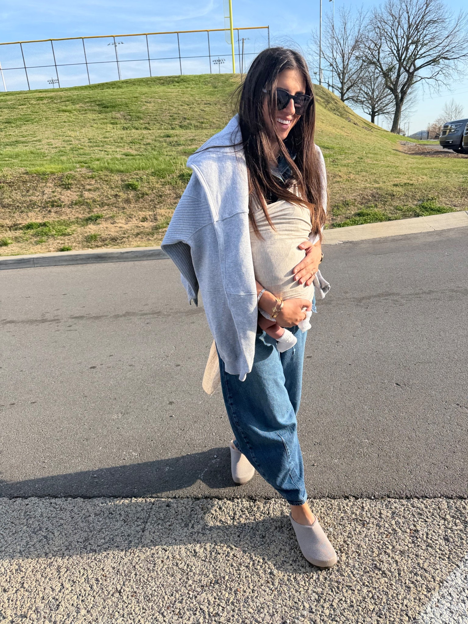The gap ultrasoft jeans that I loved while pregnant and now loving them just as much PP! They have a few different color & washes available! 

Top: medium 
Pants medium 

Dressupbuttercup.com #dressupbuttercup #dederaad 

#LTKmomlife #LTKSeasonal #LTKdayinmylife