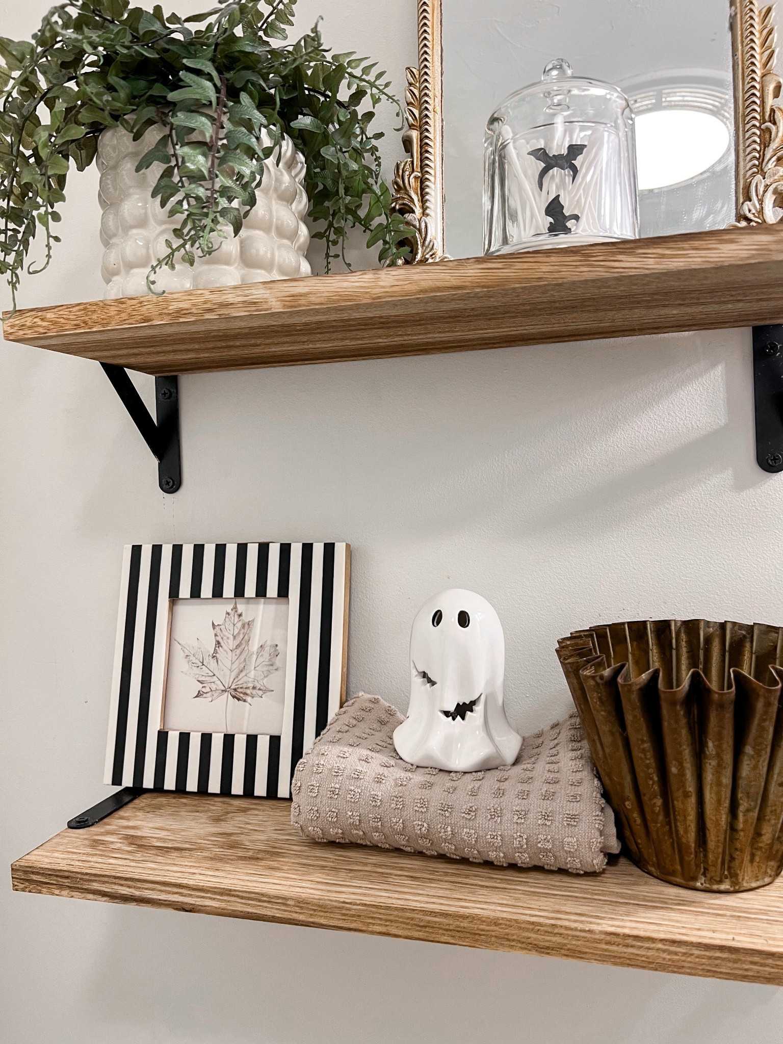 Fall prints and shelf decor🖤

#LTKSeasonal #LTKHome