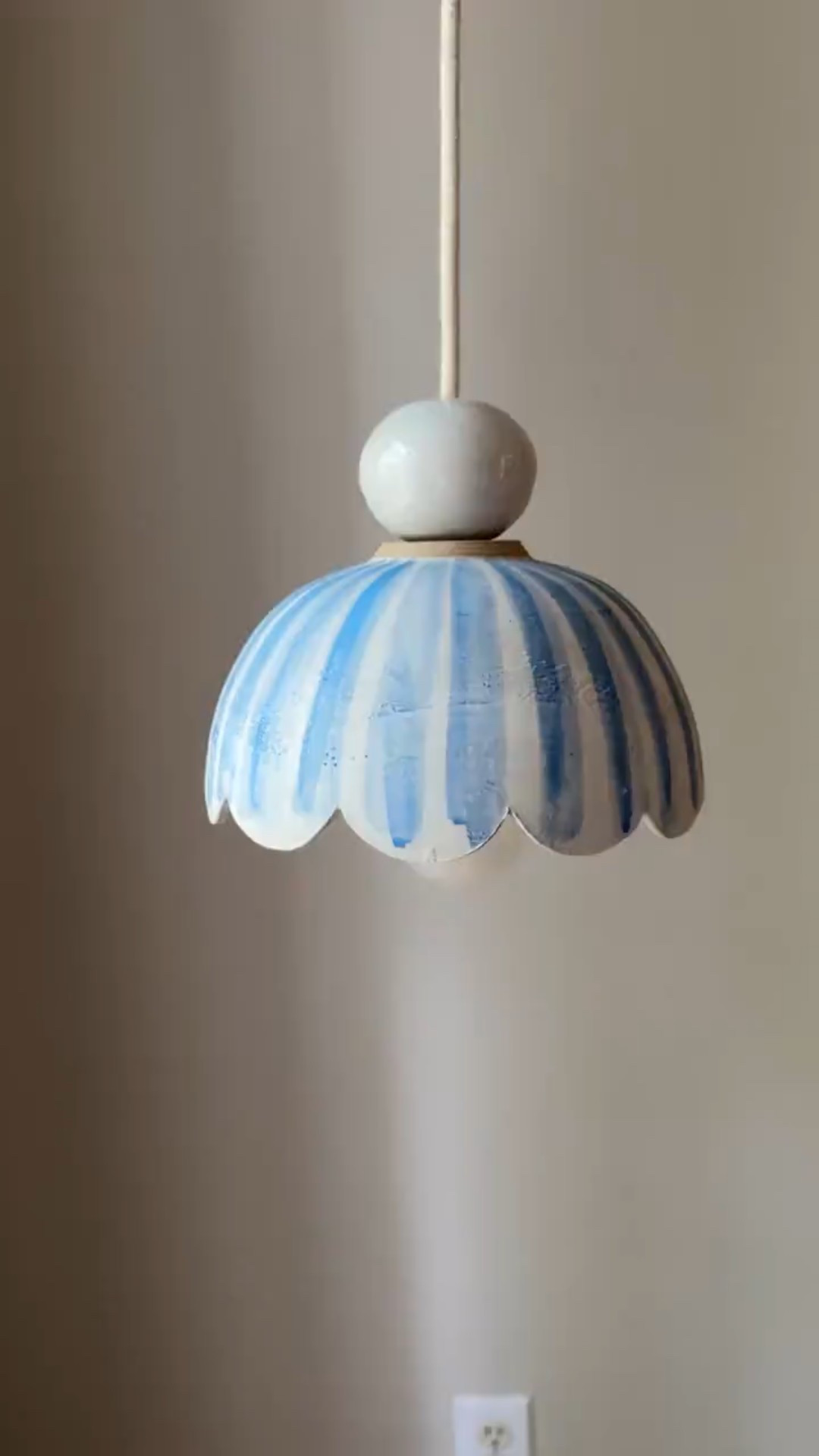 OK! A modern twist on 💙 & 🤍 I didn’t know I needed. 

#Etsy #EtsyFinds

#LTKHome