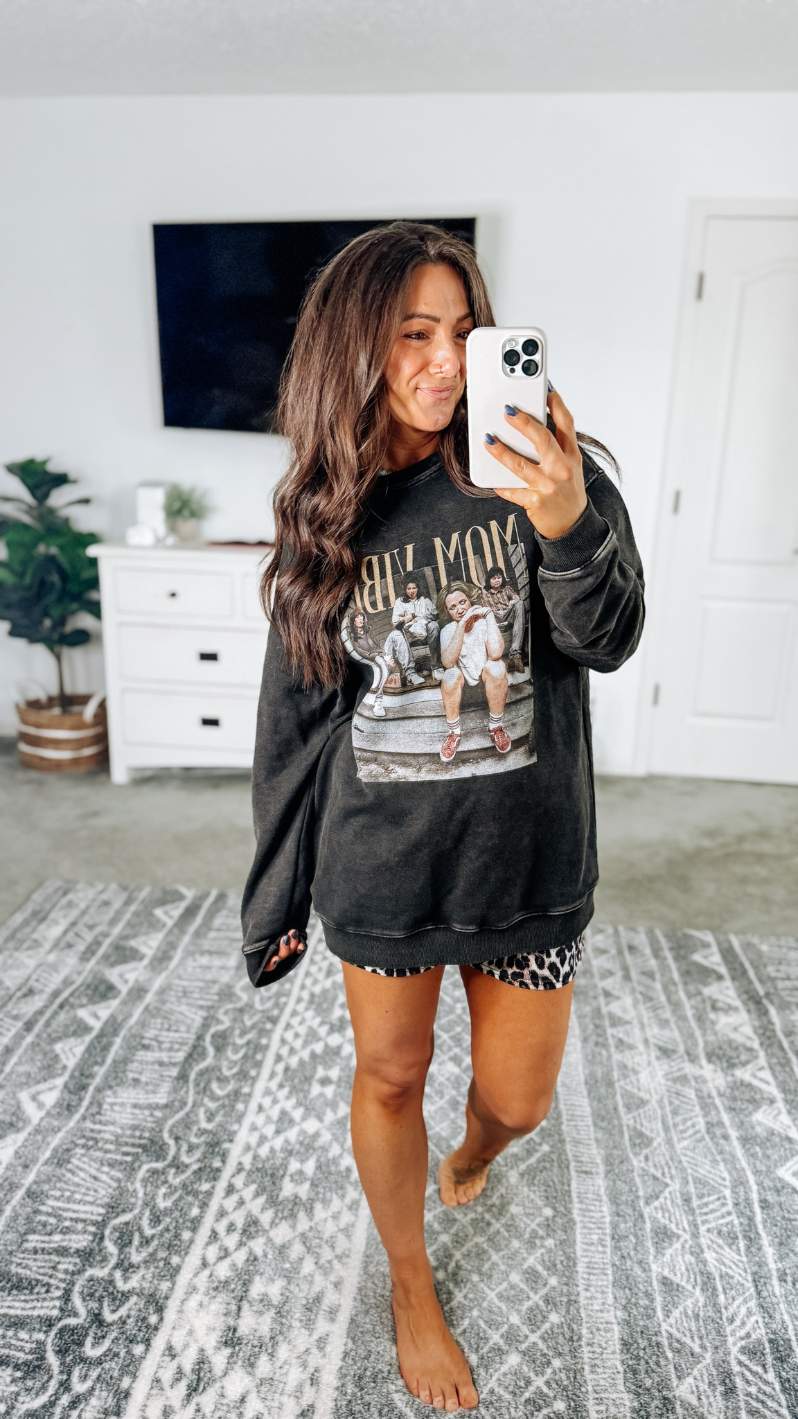 Oversized graphic sweatshirt that’s perfect for us millennials/90s early 2000 kids 👏 

#LTKOver40 #LTKPetite #LTKootd