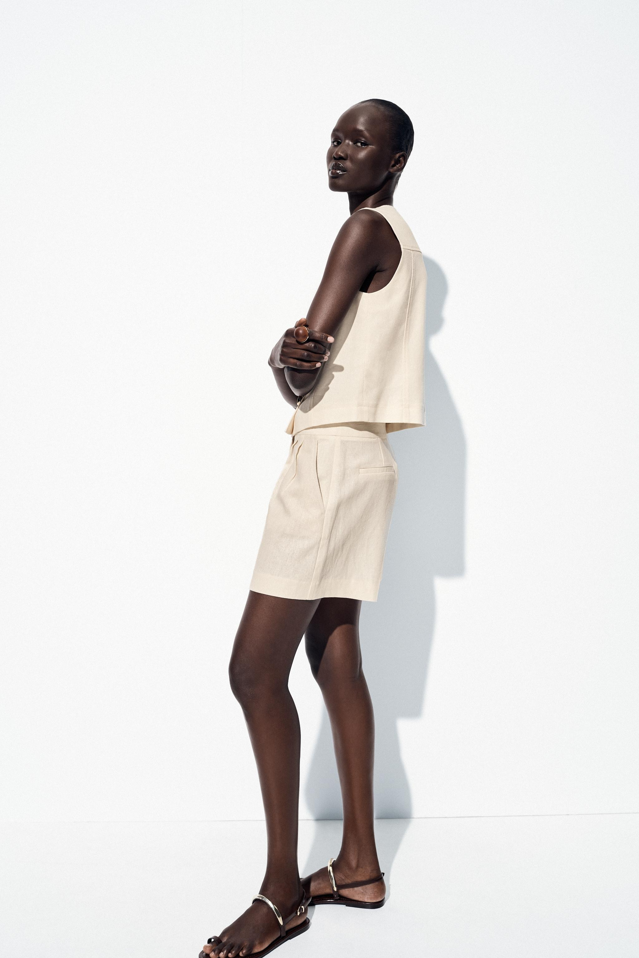 LINEN PLEATED BERMUDA SHORTS | Zara US