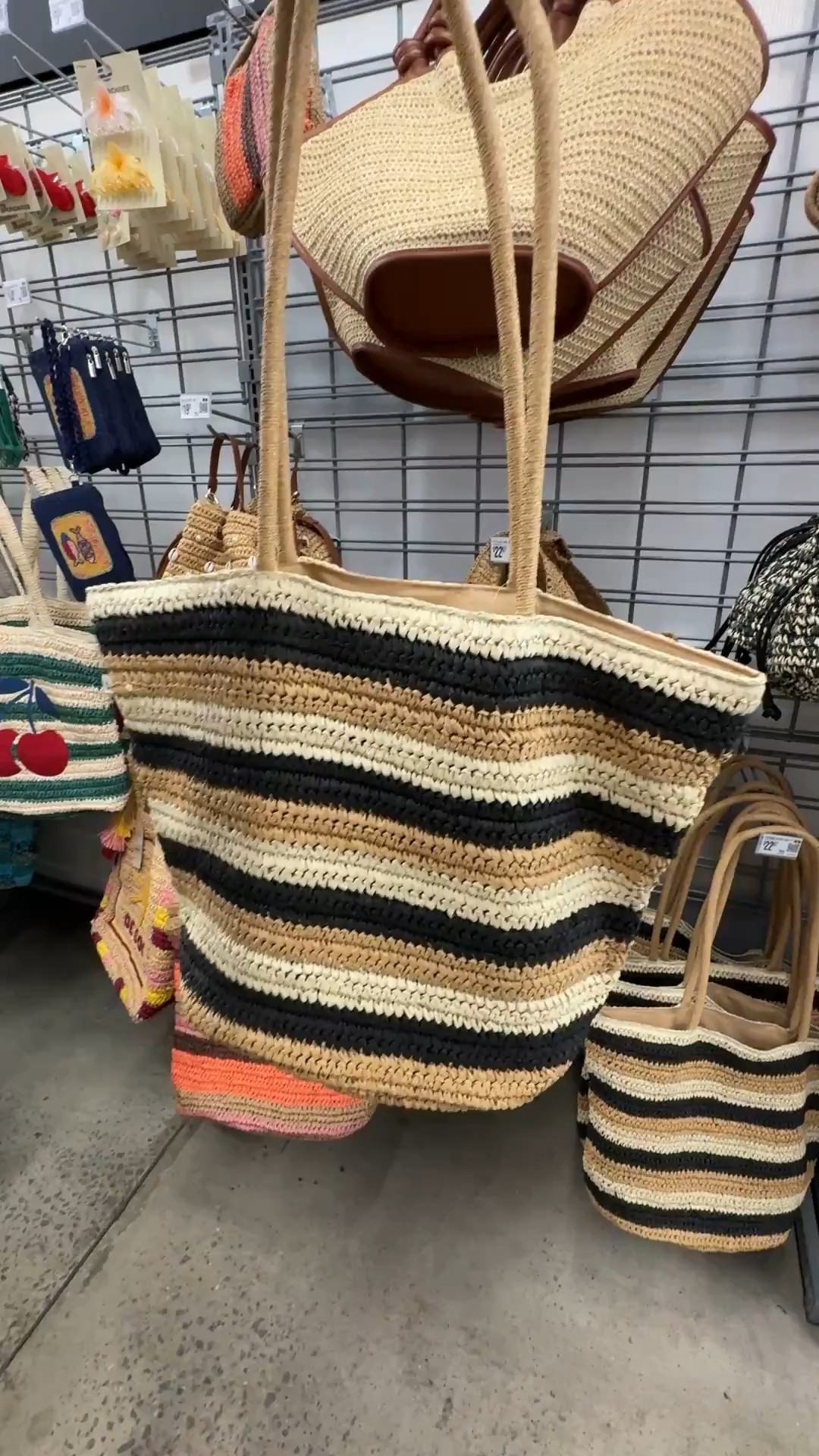 Walmart beach tote 

#LTKootd