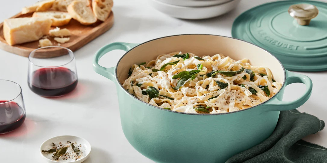 Signature Round Dutch Oven | Le Creuset