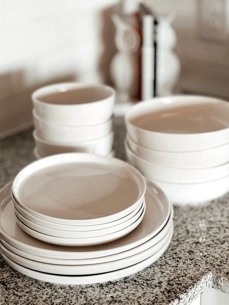 Amazon Finds. Scratch & Chip Resistant 16-Piece Porcelain Dinnerware Set.  Kitchen. #amazon

#LTKfindsunder50 #LTKMostLoved #LTKhome