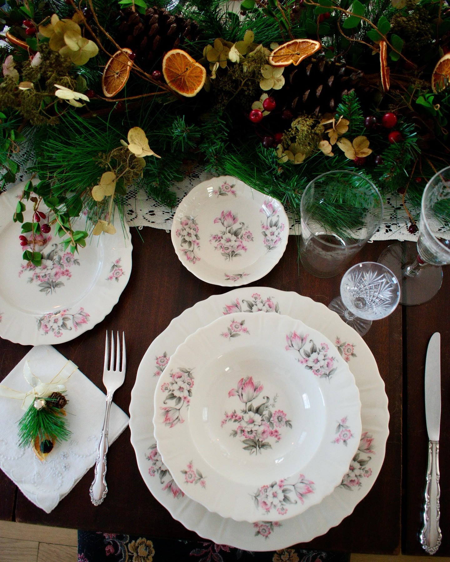 happy thanksgiving from lucid ladybug ✨

so much to be thankful for as we gather around the table this year (our first time hosting!) 

encouraging you to spark conscious conversations for the best present you can give this holiday season is your presence ✨

snaps from our historical art installation at whitesbog preservation last fall ft. aberdeen moss rose china + bryce crystal 

#thanksgivingtablescape #thanksgiving #blog #happythanksgiving #tablescape #vintage #vintagestyle #photography #nj