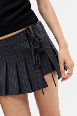 Silence + Noise Lea Taillierter Rock mit seitlicher Bindung | Urban Outfitters (EU)