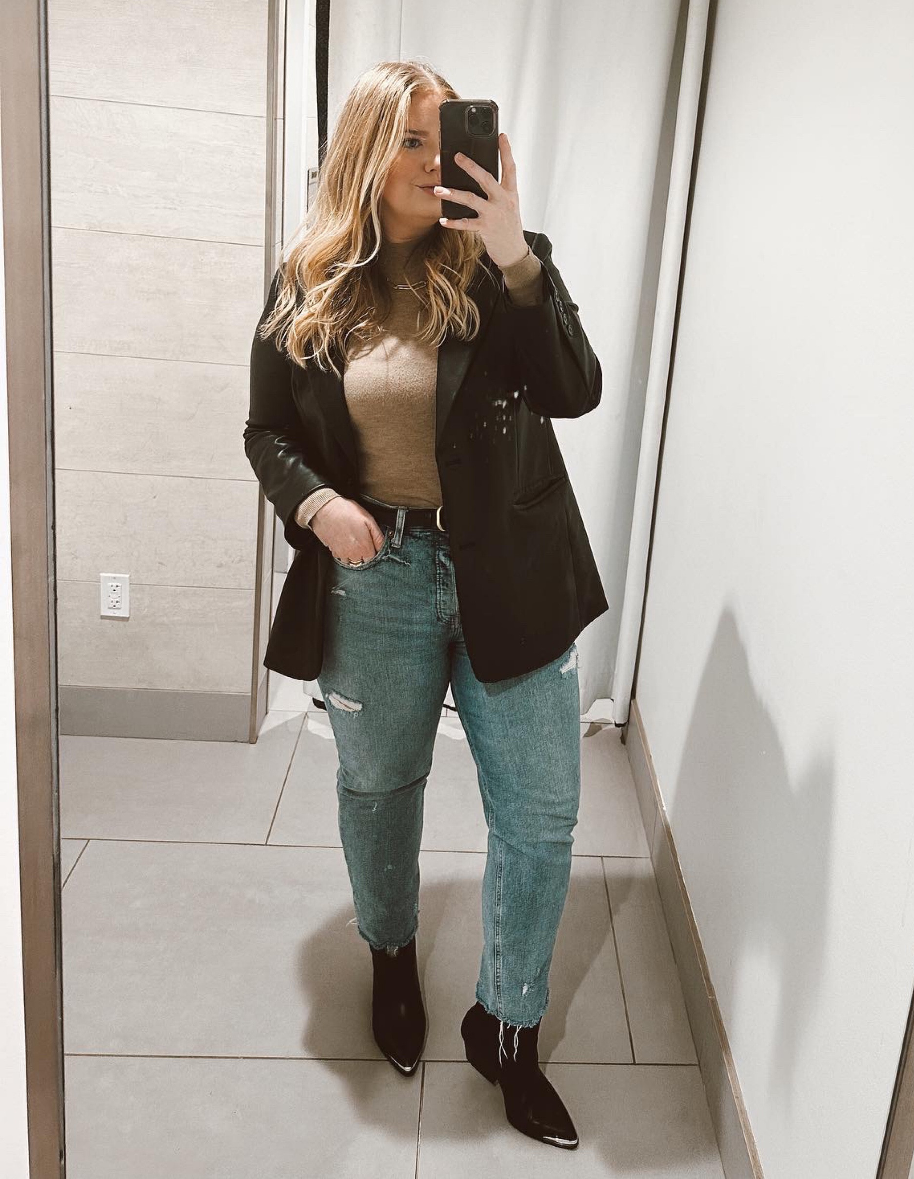 Favorite blazer that’s been on repeat all of Fall 🖤 

#LTKstyletip #LTKmidsize #LTKSeasonal