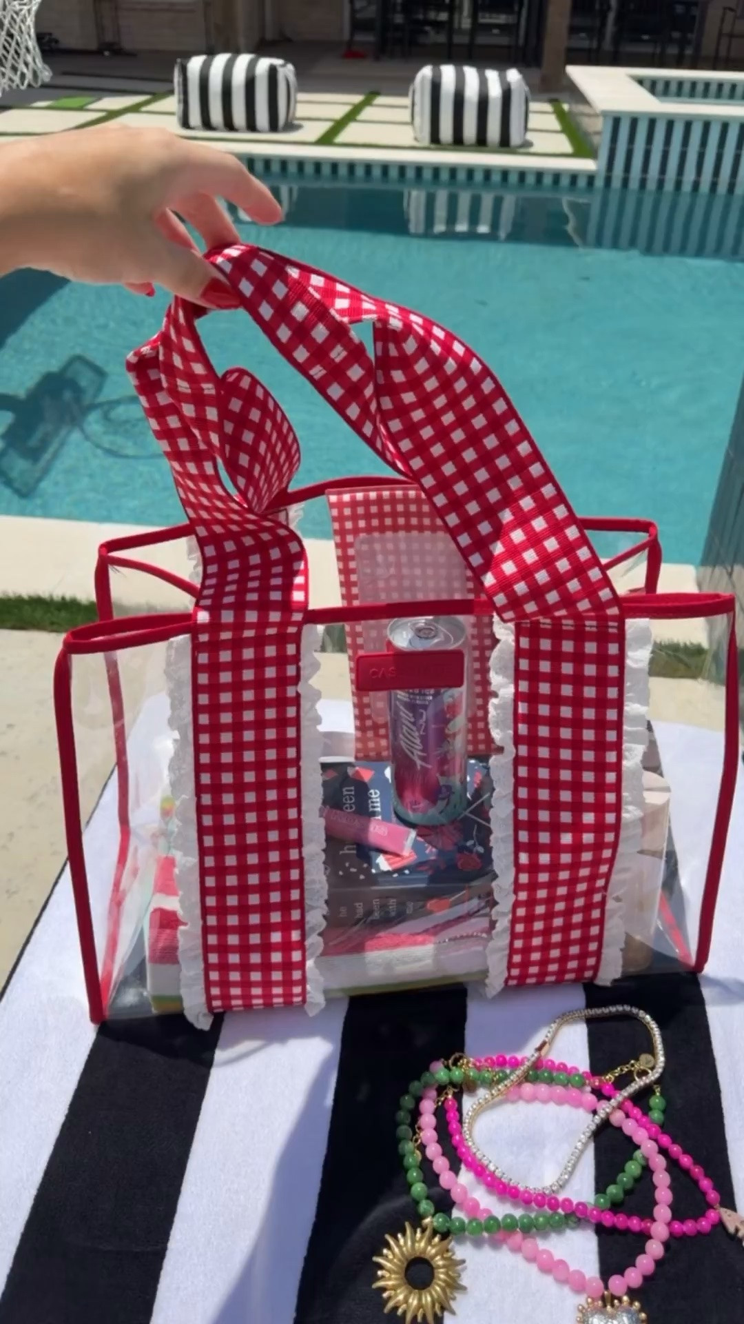 New pool/beach jellytote

#LTKSeasonal #LTKTravel #LTKSwim