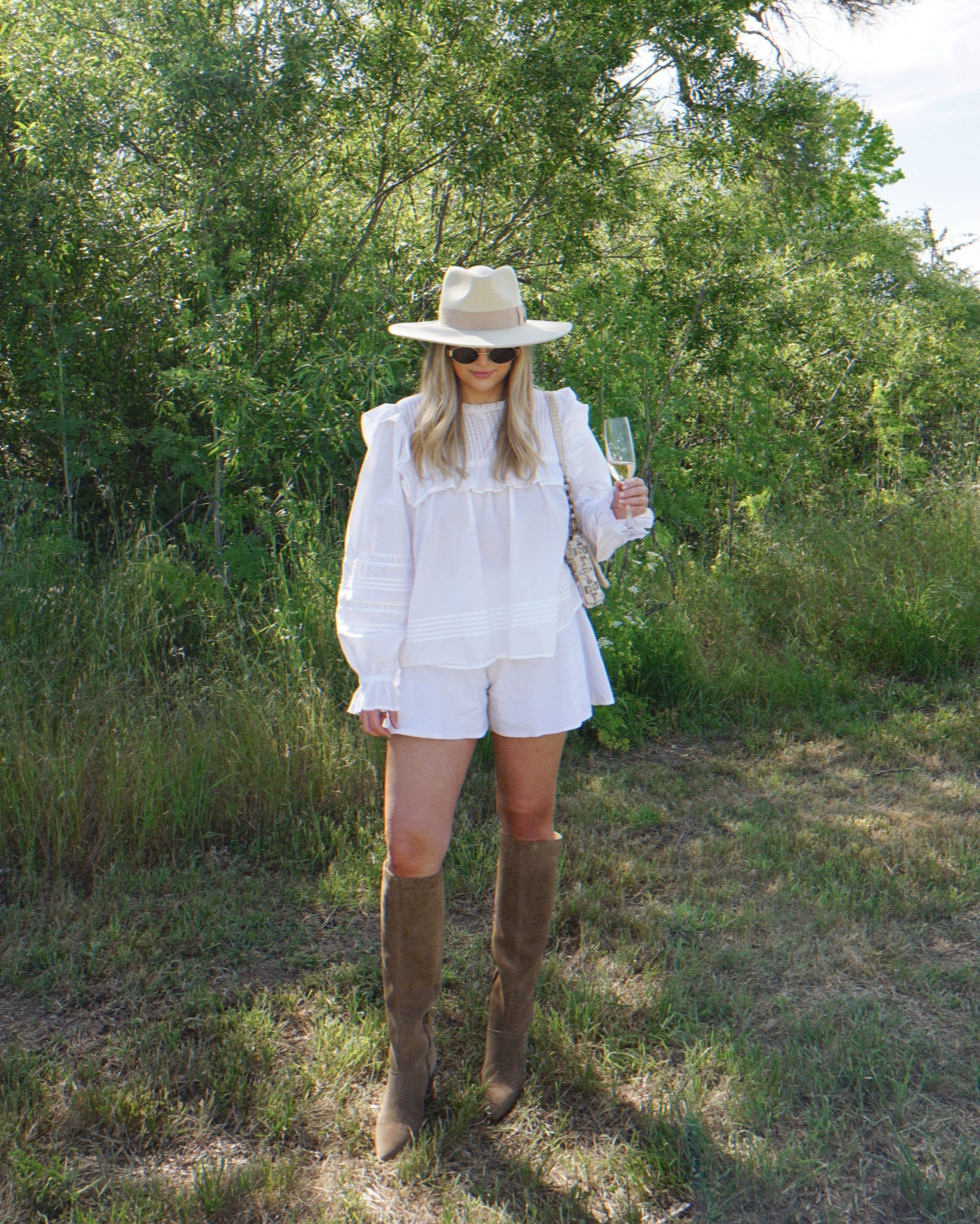 Everything is either old or not linkable so I found the closest options! xx 

#LTKStyleTip #LTKFindsUnder100 #LTKSeasonal