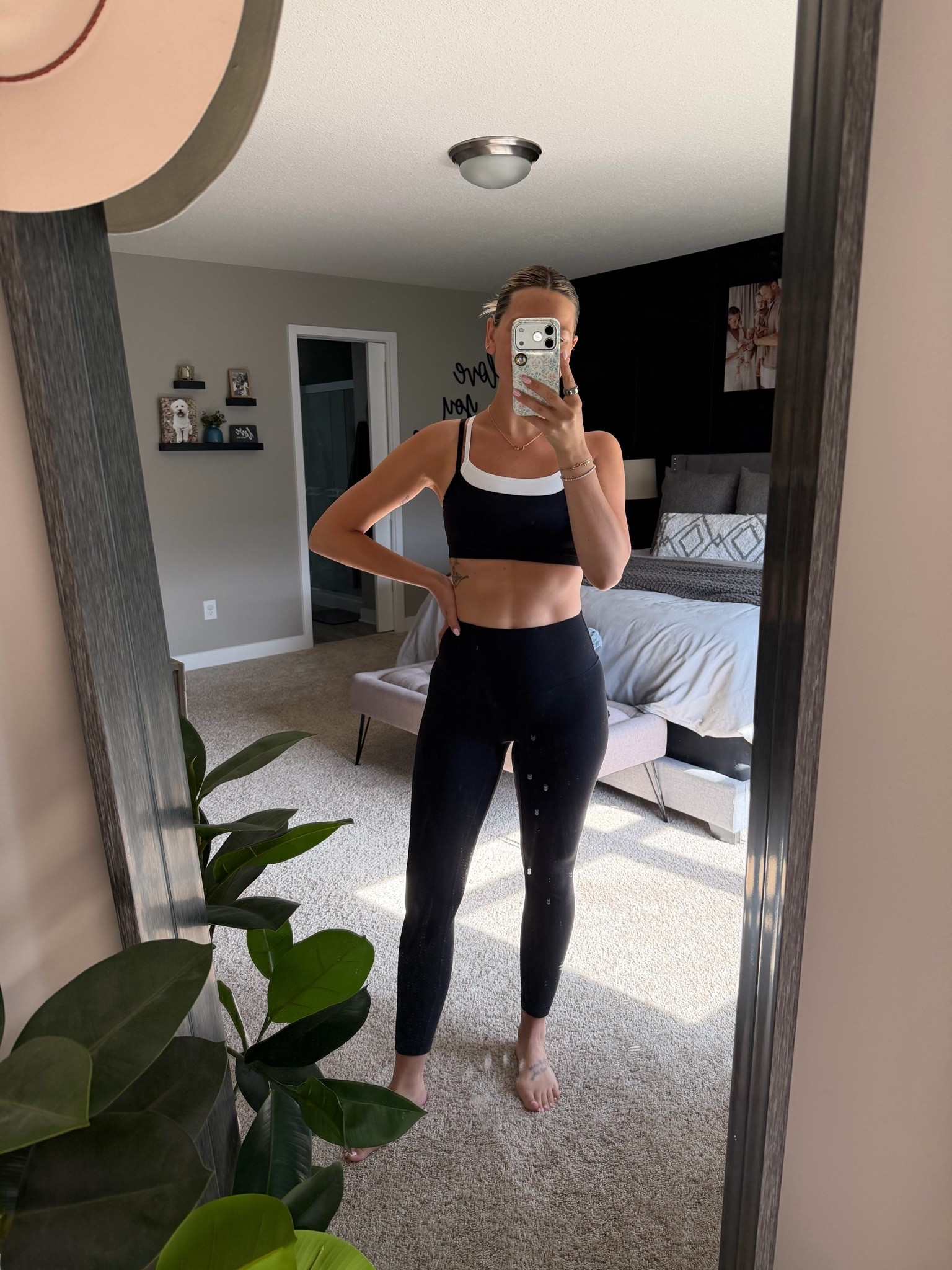 solidcore ootd

#LTKmomlife #LTKfitnessgoals #LTKootd