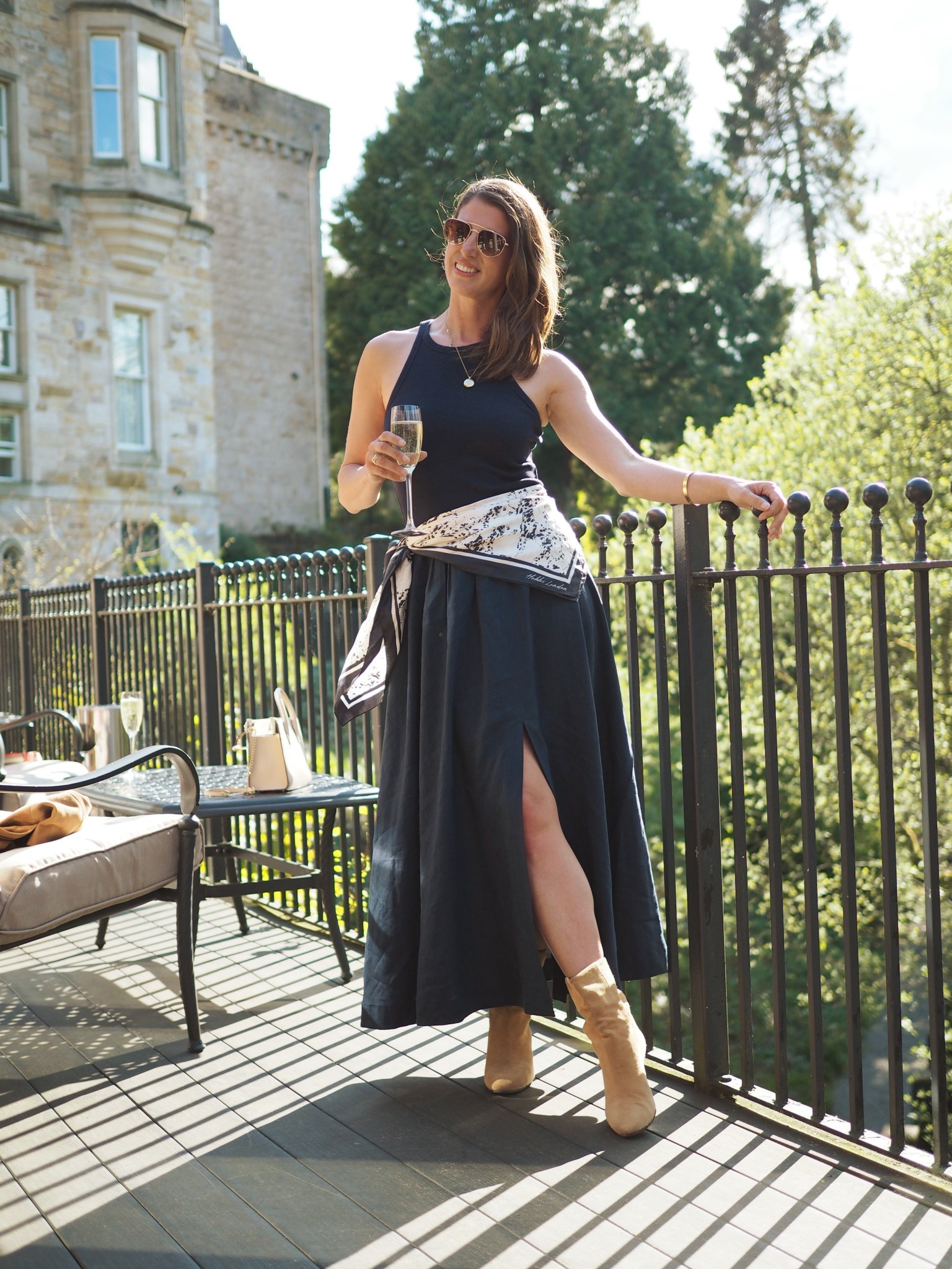 Current fav feat the best most flattering comfortable tank I ever owned (I got 2 colours and counting)

Wearing size uk 8 in the skirt and small in the tank