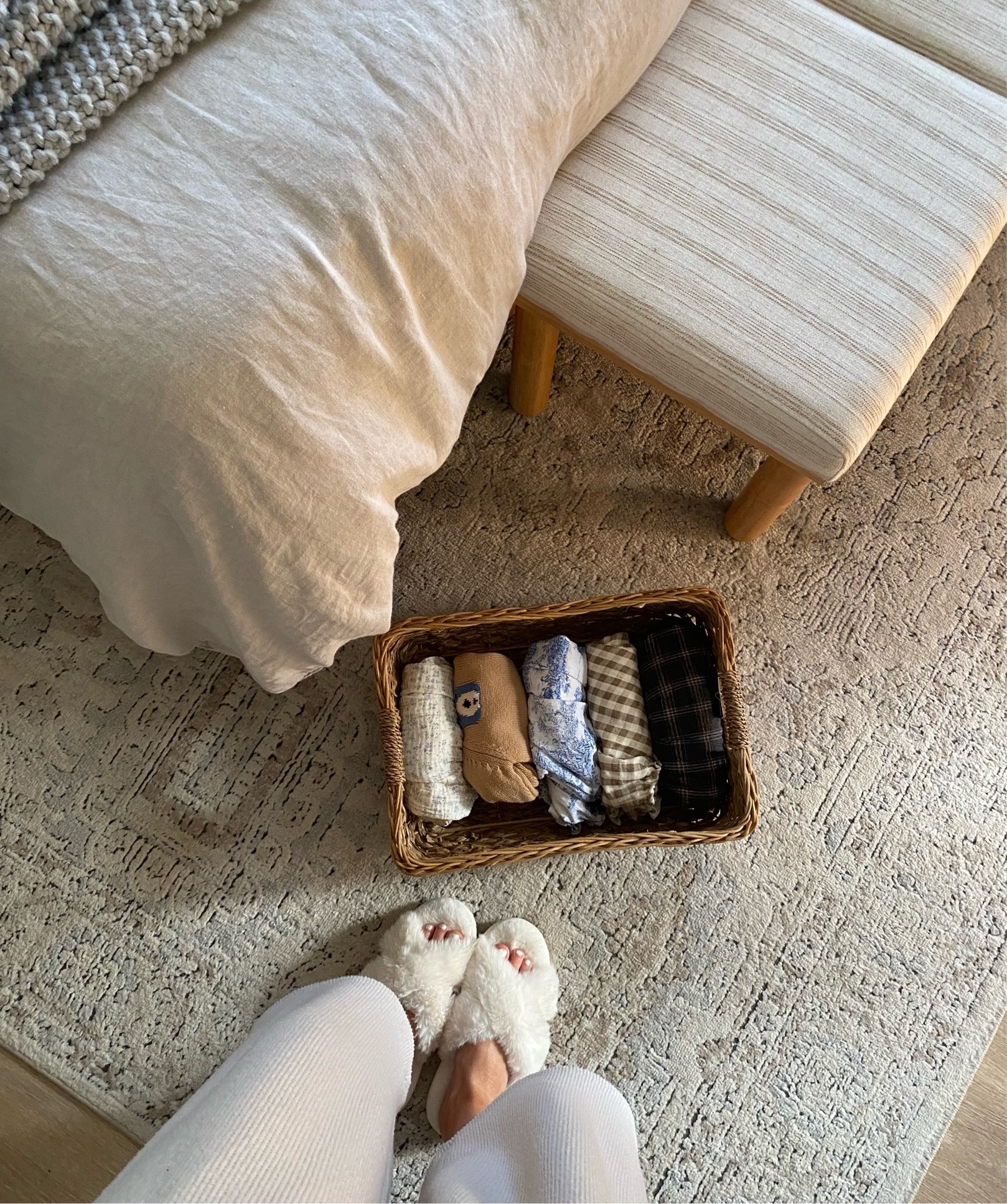 Obsessed with this rug! So easy to match. 