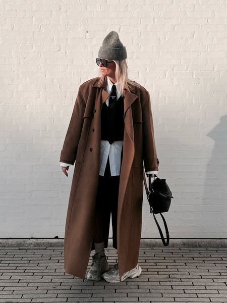 The perfect camel coat right now 🤎 I’m 1,80cm tall and wearing a size large…the smaller sizes are a little bit shorter in the total length 🙌🏽

The sneakers are on sale in one of those two links 😉

#LTKeurope #LTKstyletip #LTKSeasonal