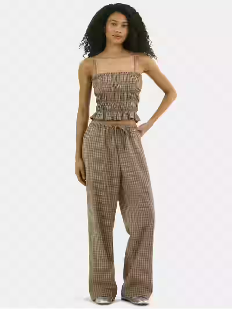 No Boundaries Plaid Seersucker Smocked Cami Top and Pants Set, 2-Piece, Women's - Walmart.com | Walmart (US)