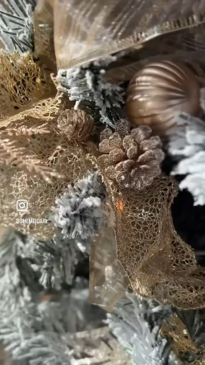 Gold Christmas Decor

#entertaining 