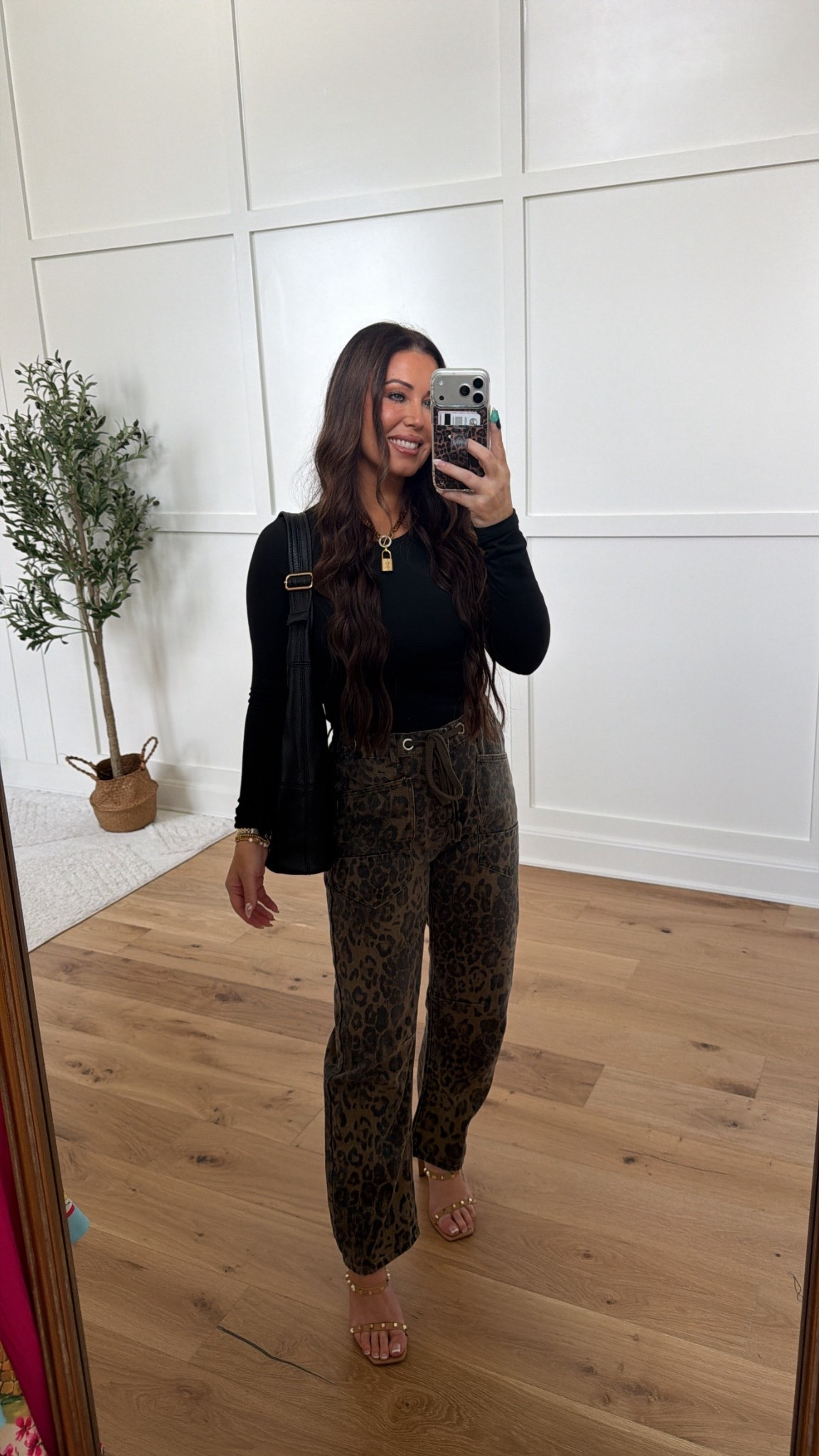 Amazon outfit of the night! These leopard barrel jeans are so freaking cute. I’ve had them since last year and I worn them so many times! ￼#amazon 

#LTKootd #LTKOver40 #LTKMidsize
