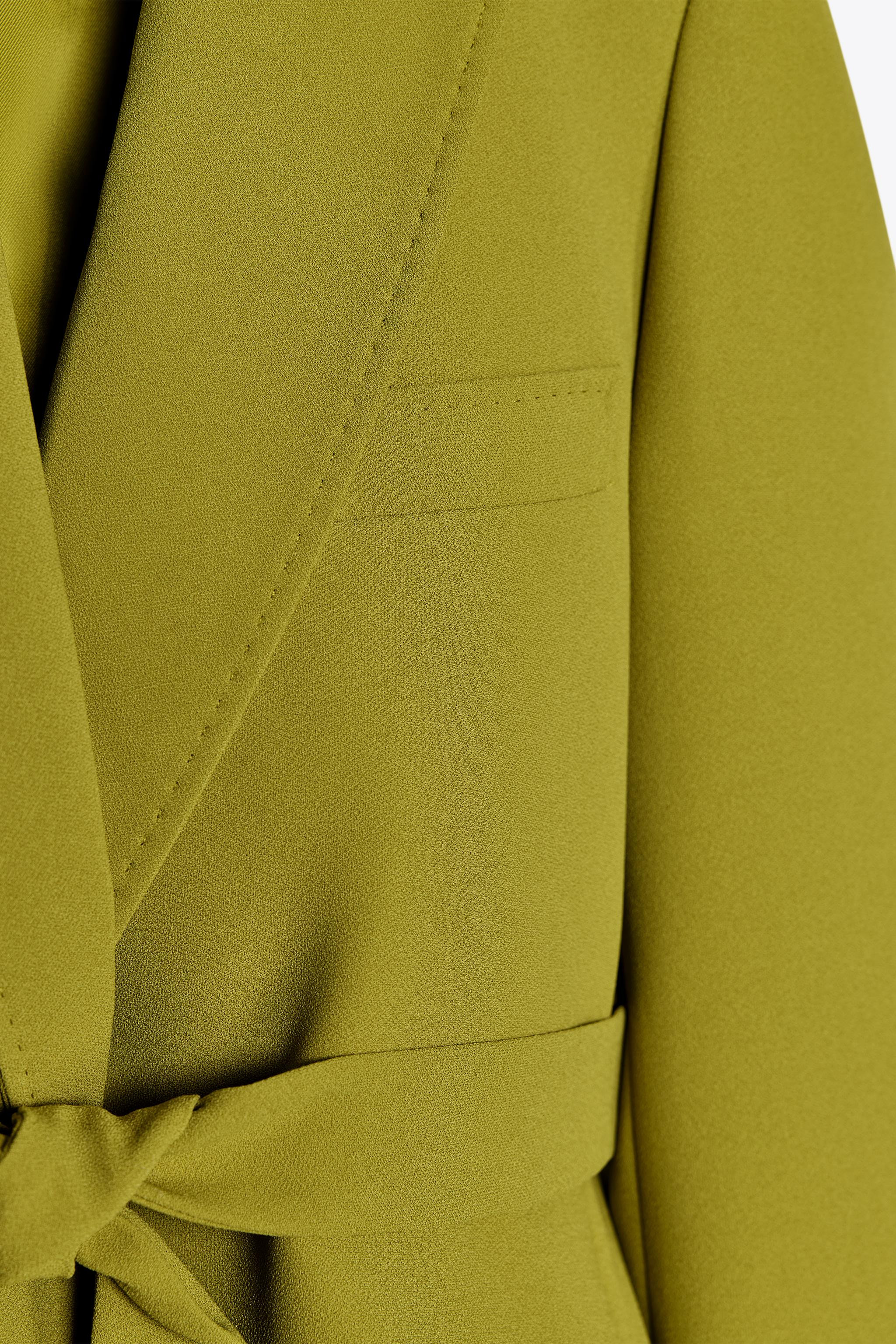 ZARA WOMAN COLLECTIONBlazer ampio con collo a revers classici e maniche lunghe rifinite con apert... | Zara IT