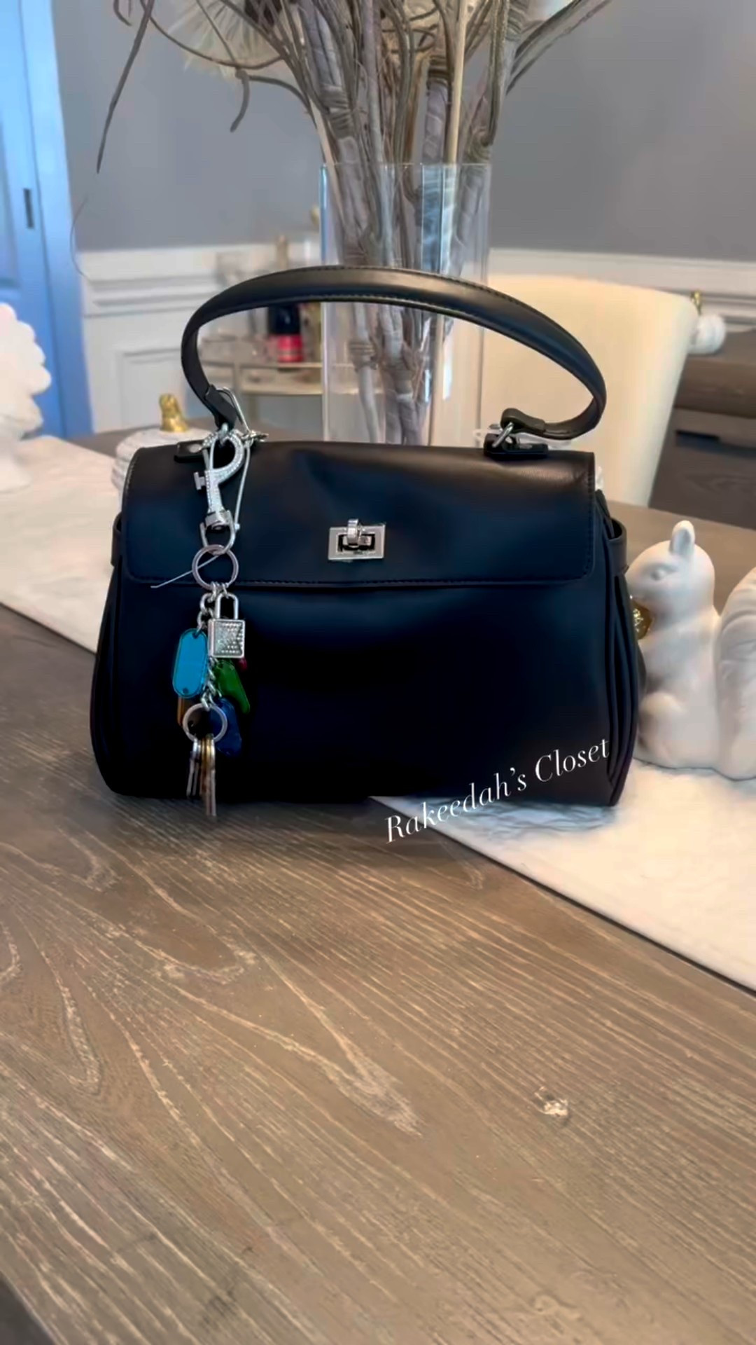 This is the PERFECT Balenciaga Rodeo dupe! 😎 

During our “no buy” challenge (y’all can guess how we did 🫣), my bestie Ed found this and was a very bad influence on me and Winnie😌 OF COURSE we got it 😫 😝 I absolutely love this bag! The quality is amazing! Best part is that it was $129 🥰

I posted a link to it in my stories and in my LTK 🥰

#stevemadden