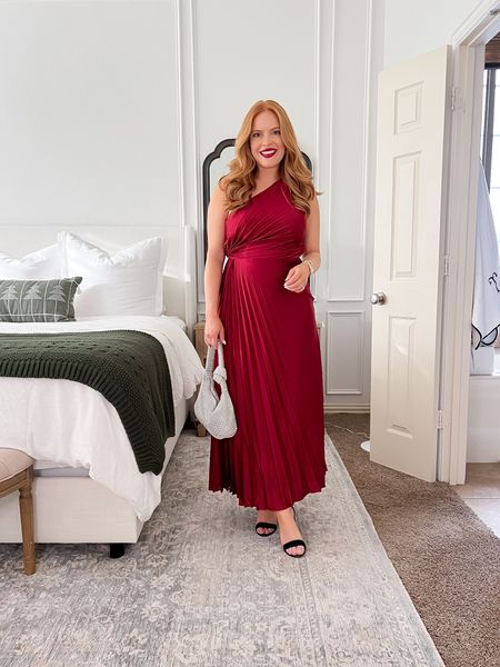 Abercrombie red dress is 25% off + extra $15 off! I sized up for my postpartum body but it fits true to size!

Christmas dress // holiday outfit // holiday party // christmas party

#LTKCyberSaleIT #LTKSeasonal #LTKCyberWeek