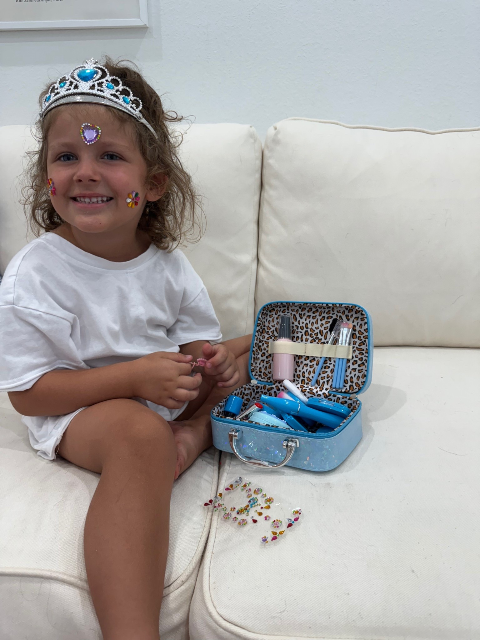 An absolute must-have for any toddler who’s obsessed with Frozen, Elsa, and makeup! 👑❄️ All the pieces are pretend—but they look super real and so cute. We’re obsessed!

#LTKFindsUnder50 #LTKFamily #LTKKids