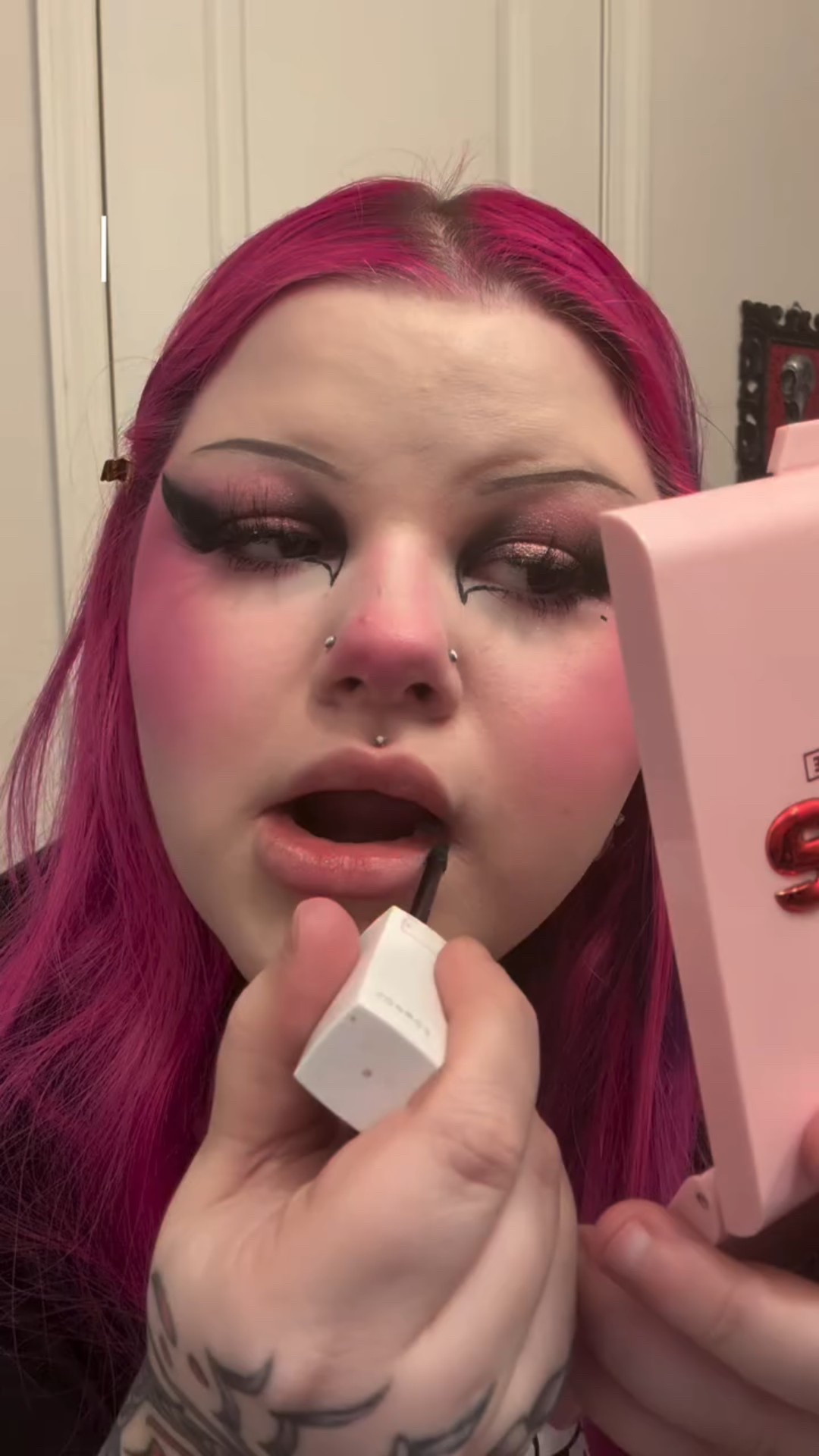 Would you try this? Take it from me, an esthetician & makeup artist! 🥰 & yes this “lip liner” is actually a lipstick, you can do that!!! ❤️‍🔥 

makeup tips • makeup edu • teaching makeup hacks • life hacks • all things beauty • beauty community • tips • makeup routine • tutorial • lip combo • lippie • drugstore makeup