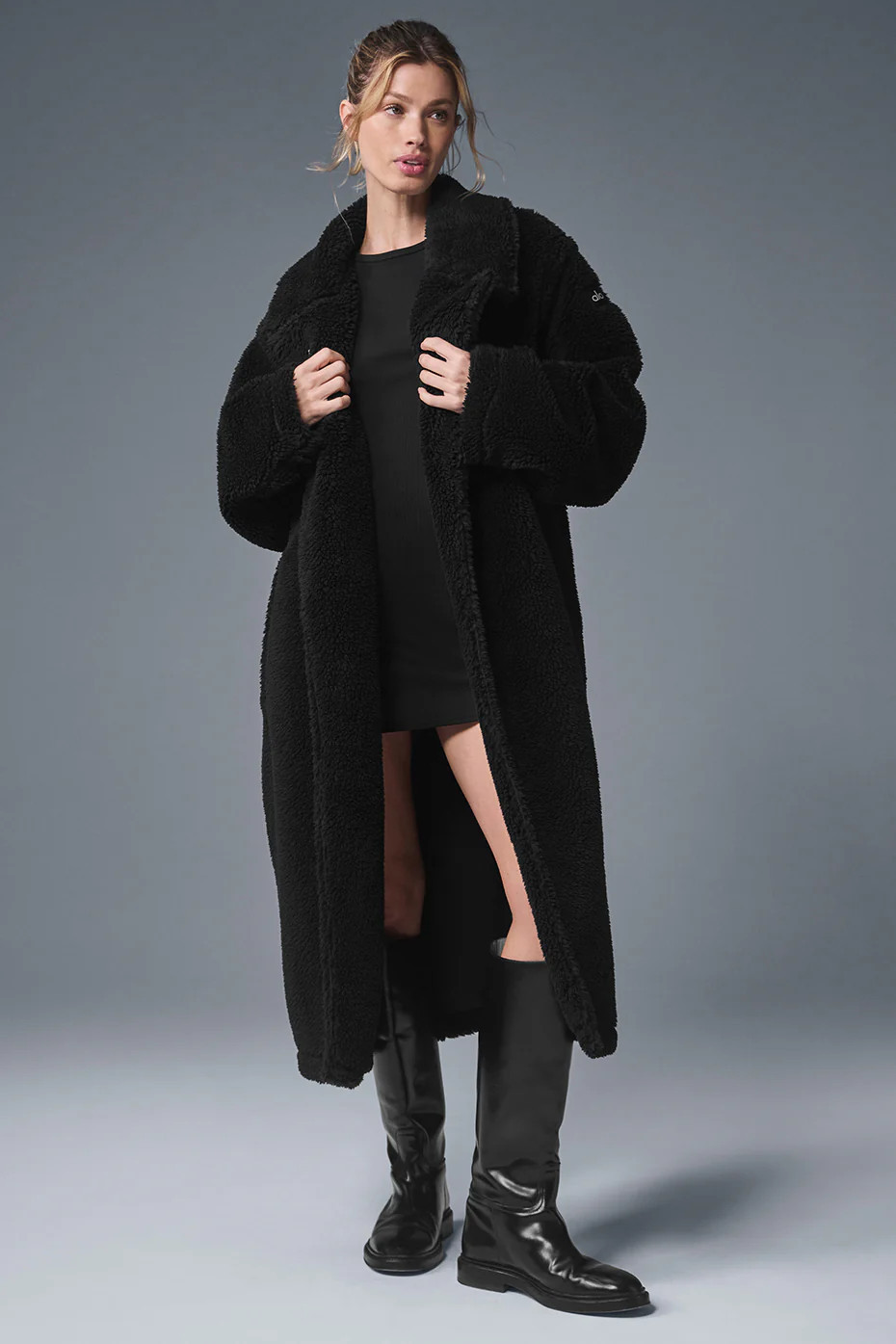 ALO | Oversized Sherpa Trench Jacket in Black, Size: Medium | Alo Yoga (US)