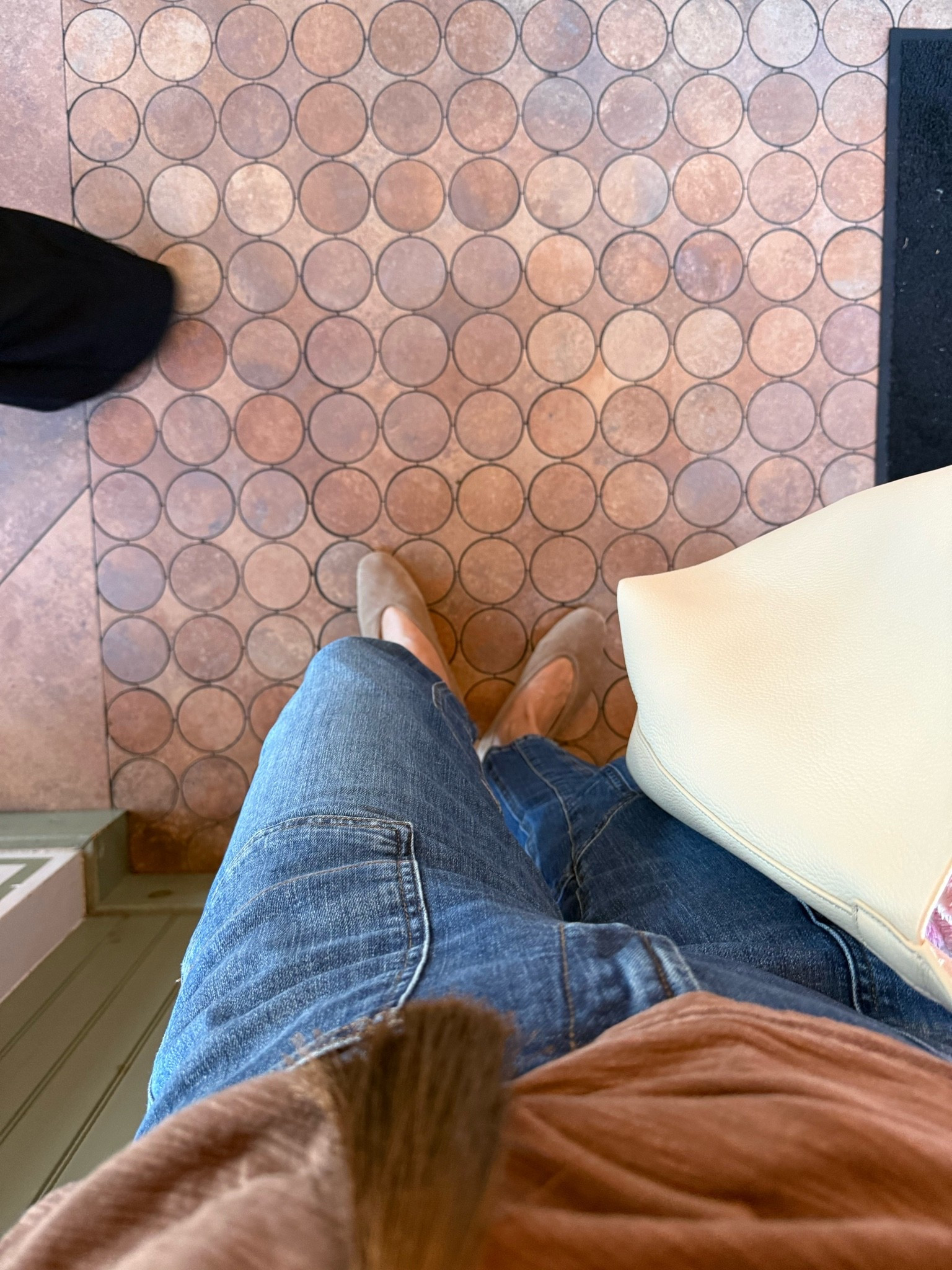 Out to dinner look! Love these jeans so much that I own them in both washes — the stitching is so cool! Paired with my most-worn tshirt, leather @Quince handbag and suede ballet flats (have them in 3 colors)

#LTKootd #LTKdayinmylife #LTKSeasonal
