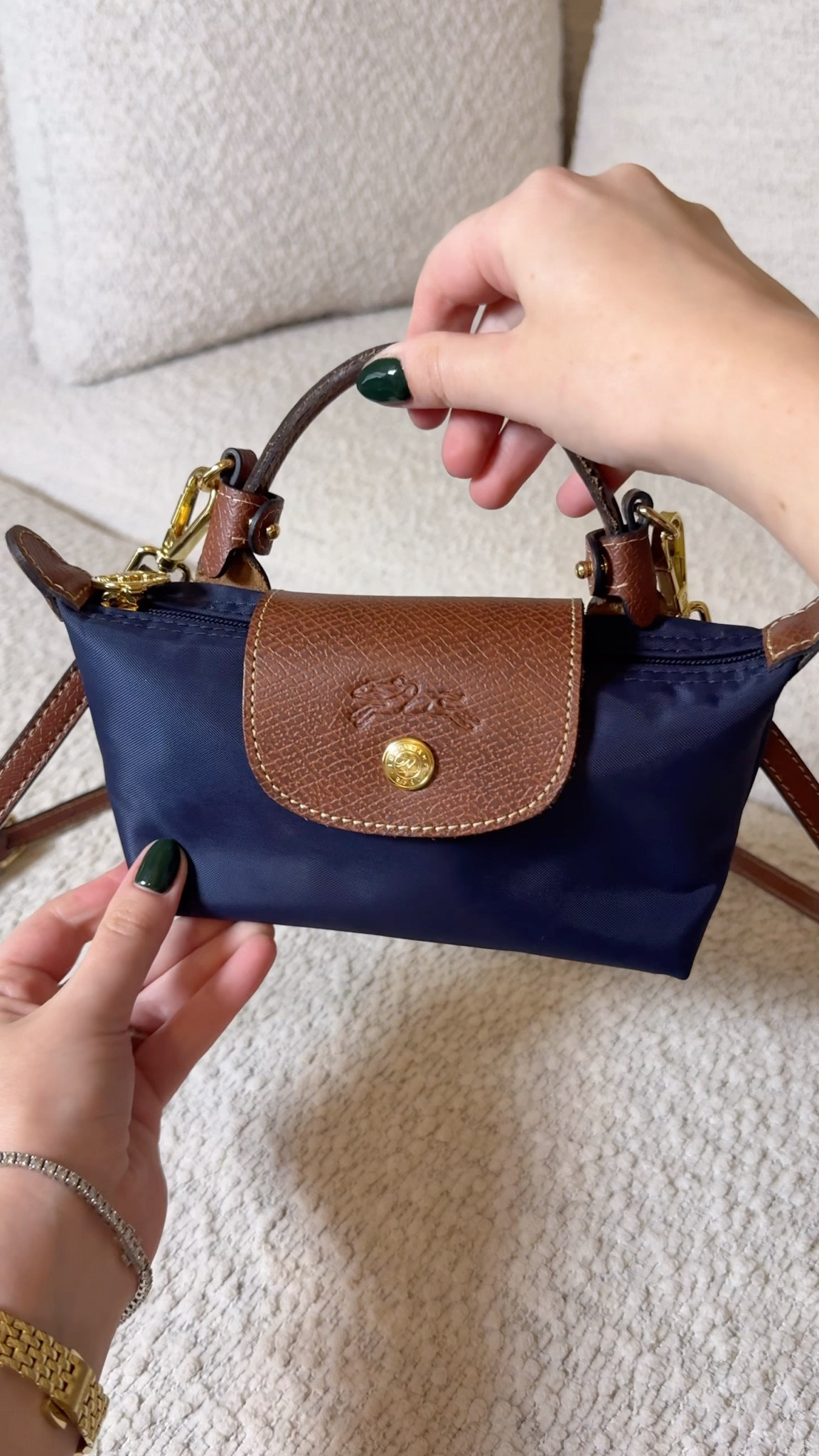 Packing my mini Longchamp pouch 💙 just the necessities with the crossbody strap
What’s in my bag


#LTKItBag