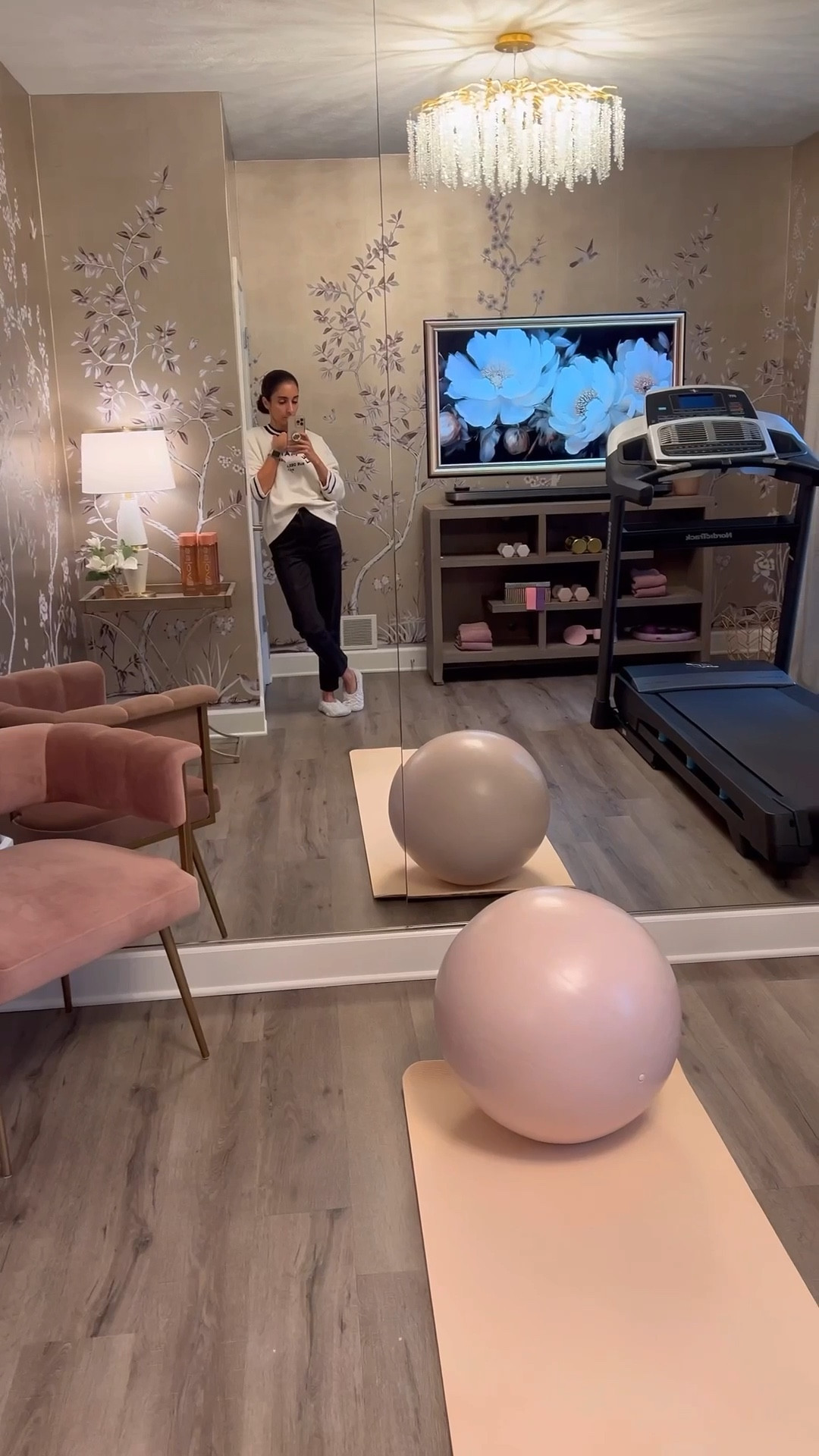 Why can’t we have a pretty and feminine looking gym to make workouts a lot more enjoyable? From the wallpaper to the chandelier, all the details was to make this space a place I enjoy working out in. 