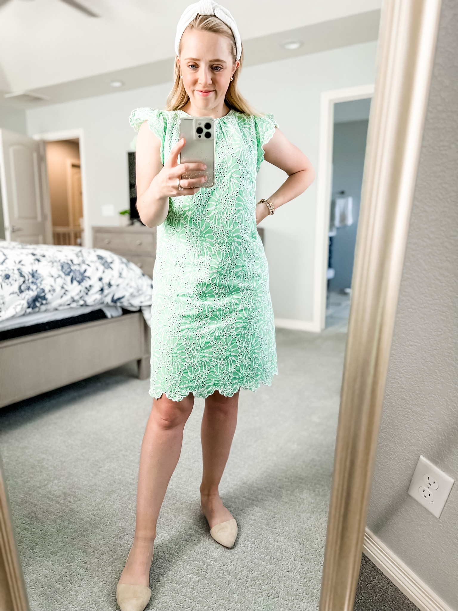 green emerald velvet dress Mint-Green Tea Length Mother of The Bride Dress Petite 2 Pieces 3/4 Sleeves  Chiffon Prom Dresses for Women Ball Gown, US 2 at Amazon Women's Clothing  store