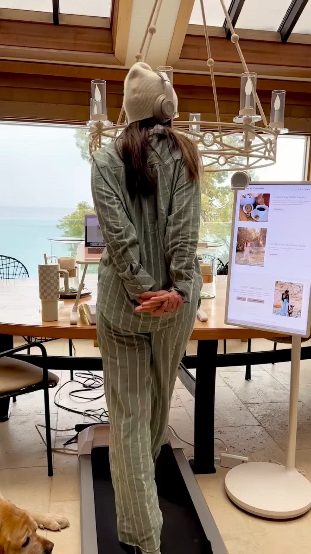 ✨ Your Monday reminder. 
Set an intention for the day, then the week, then the month. 

🍃Whether it be for work, health and/or healing. It doesn’t have to be complicated - simple changes that will become habits. 

⬇️ I will go first: 
1. Stretch throughout the day. 
2. Push out negative thoughts. 
3. Let myself cry when grief overtakes me. 
4. Choose positivity.
5. Make healthy eating choices. 
6. Prioritize working out first thing in the morning.
7. Only make myself accessible to those who have mutual love, honor and respect throughout the day.
8. Journal thoughts and ideas as they arise.
9. Get 120oz of water in. 
10. Don’t look at my phone from 0600-1000. 

🍃EVERY morning regardless if it is 20 degrees and snowing, or hot as heck, I step onto my porch and take 10 DEEP inhales and exhales. 

How do you reset? I would truly love to know. Happy Monday Friends ✨
.
.
.
#happinessisachoice #mindsetshift #griefjourney #honoryourself #mindsetreset #healthyliving #healthychoices