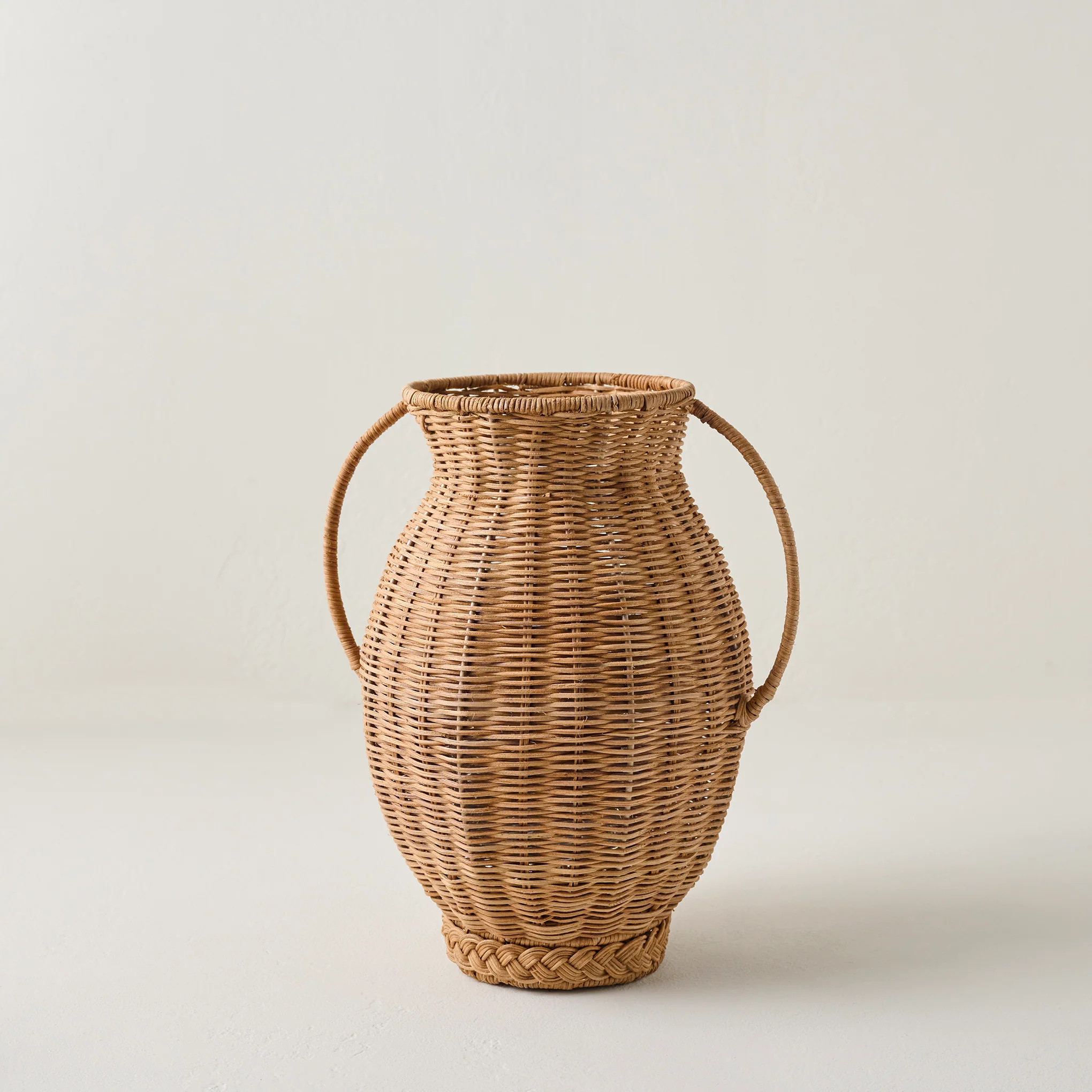 Round Rattan Vase | Magnolia