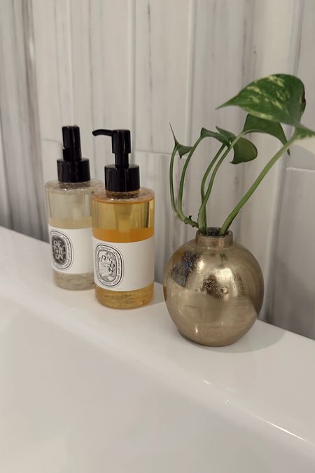 Shower essentials #LTKgiftguide #LTKhome #LTKfindsunder100

#LTKfindsunder100 #LTKhome #LTKGiftGuide